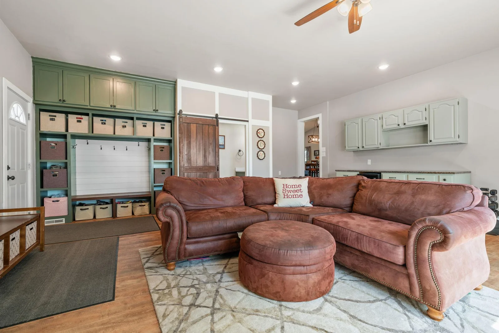 60-web-or-mls-1094 Barton Ave-60.jpg