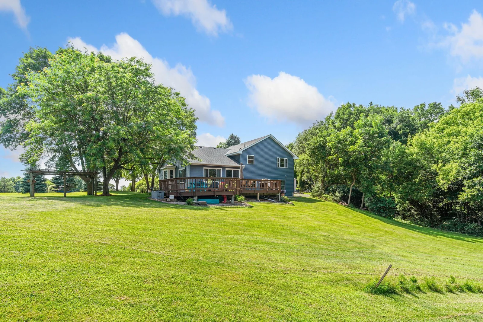 24-web-or-mls-1094 Barton Ave-24.jpg