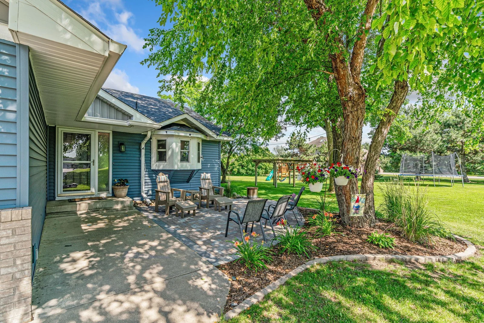 10-web-or-mls-1094 Barton Ave-10.jpg