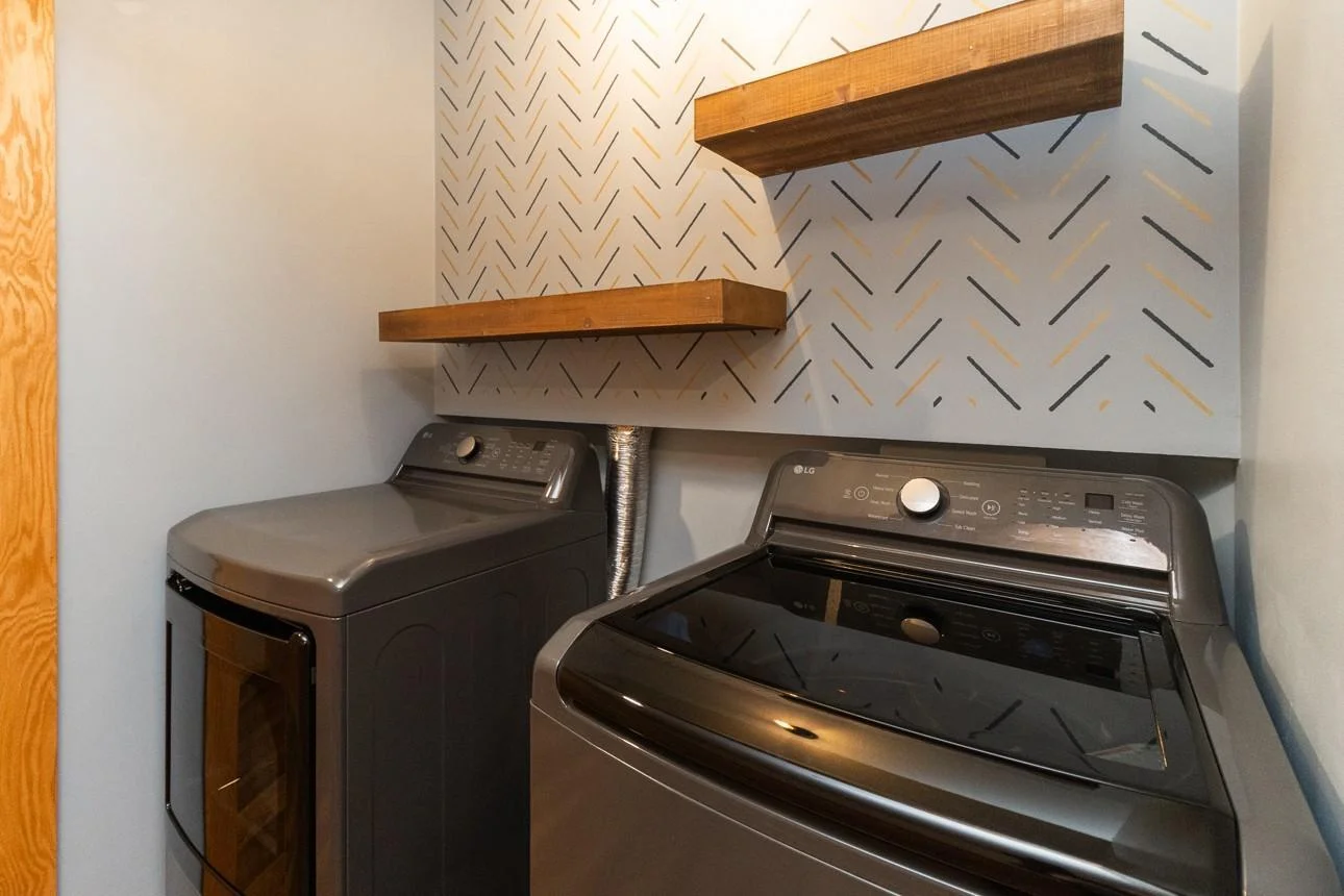 Laundry closet w/new washer and dryer