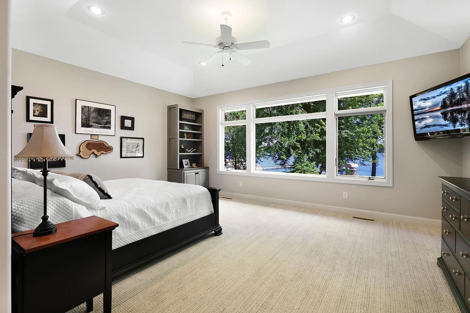 Huge owner's suite with huge window captures the view