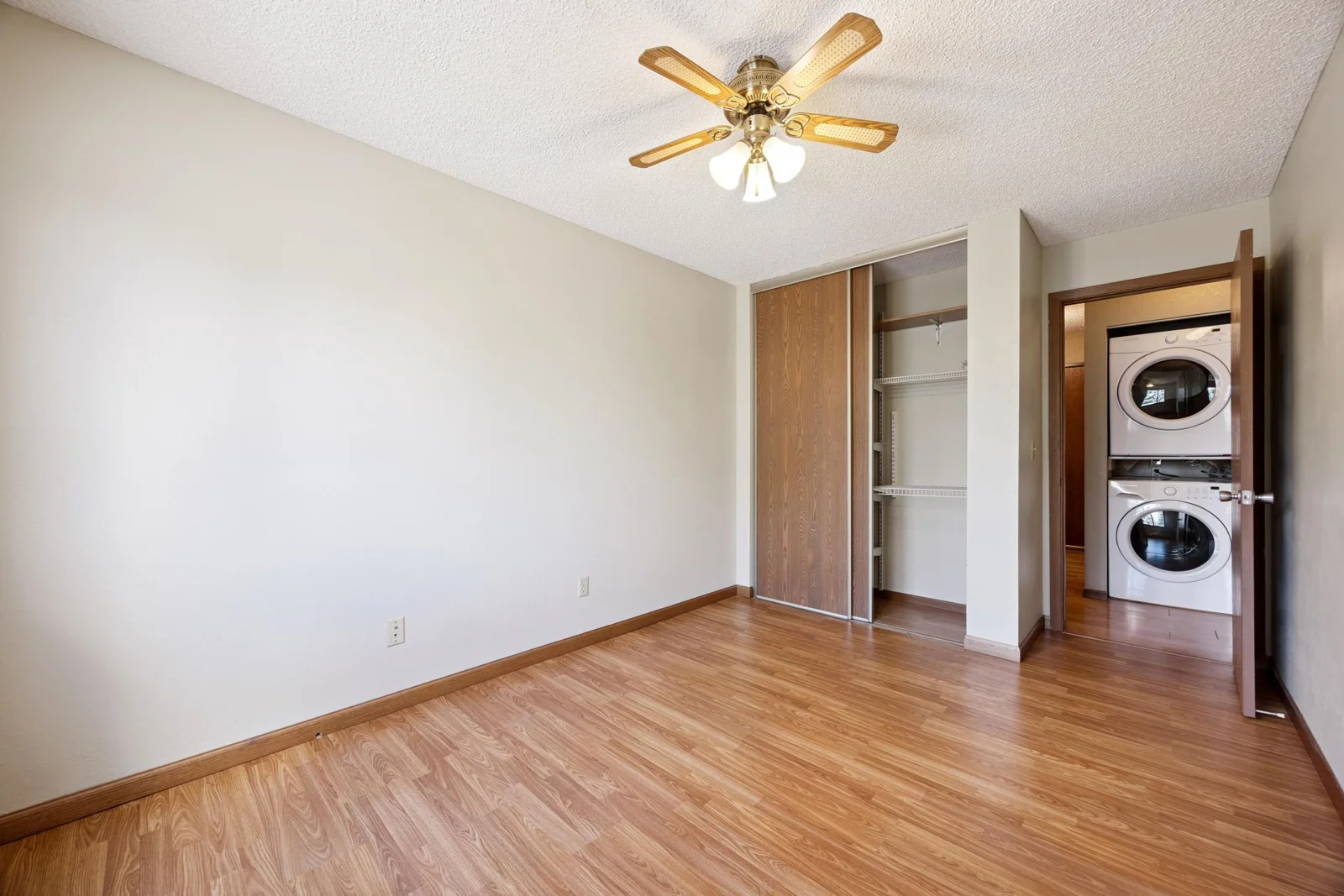 Large closet in 2nd bedroom
