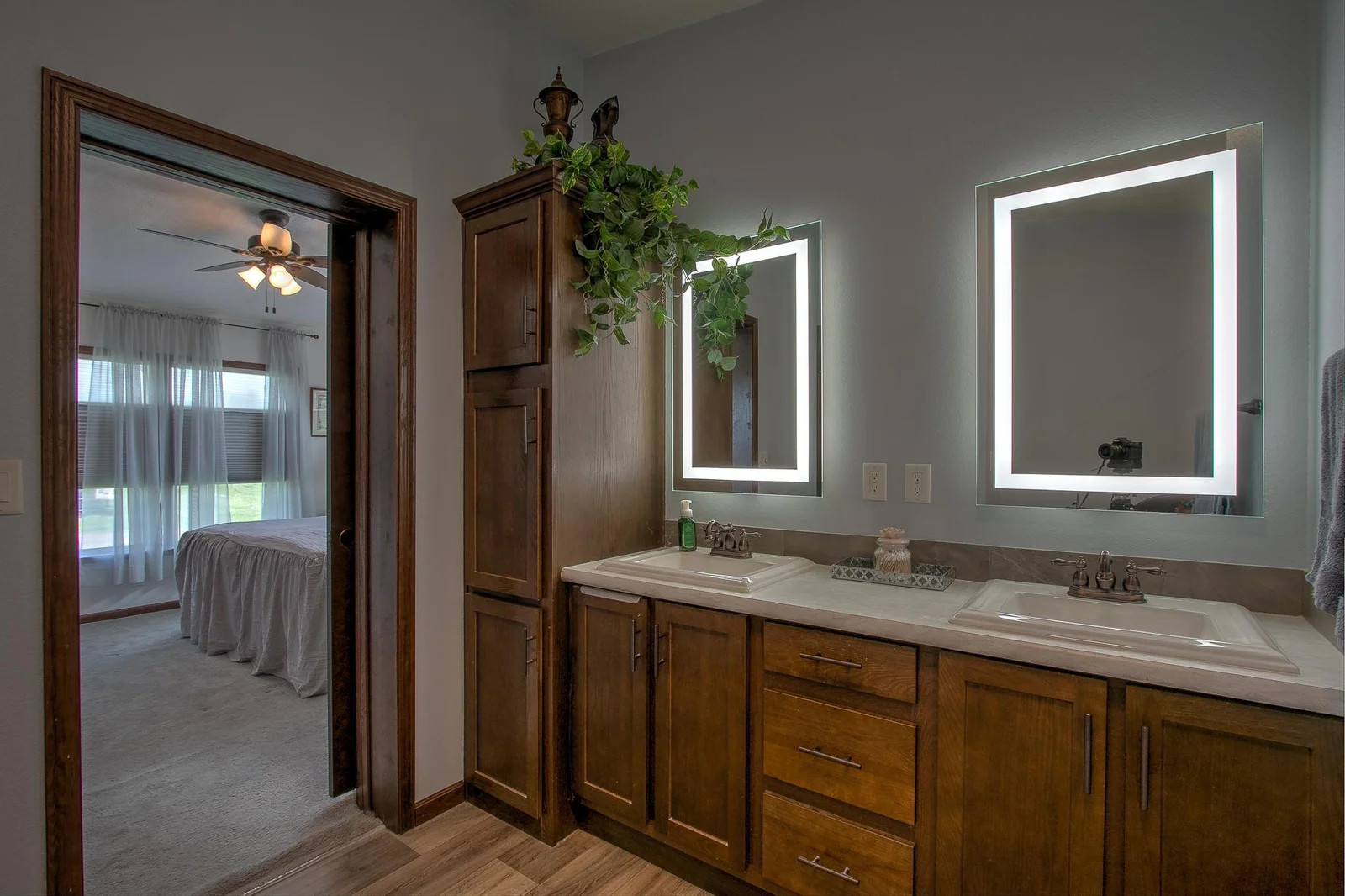 Elegant double vanity & mirrors