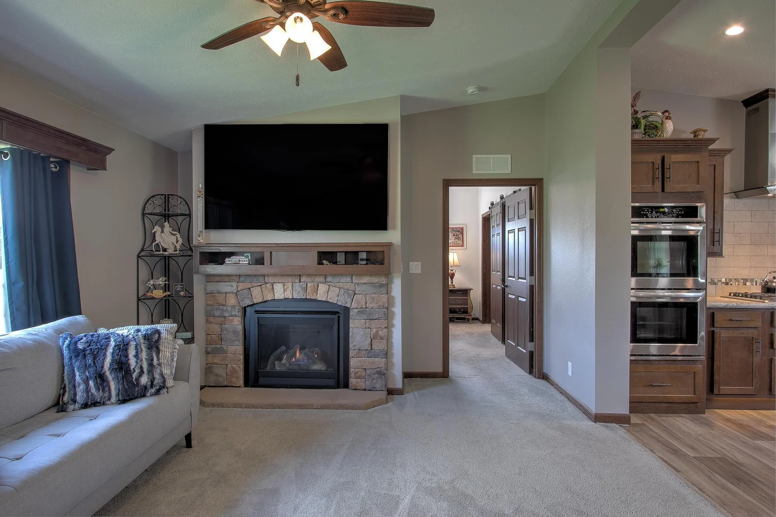 Gas fireplace