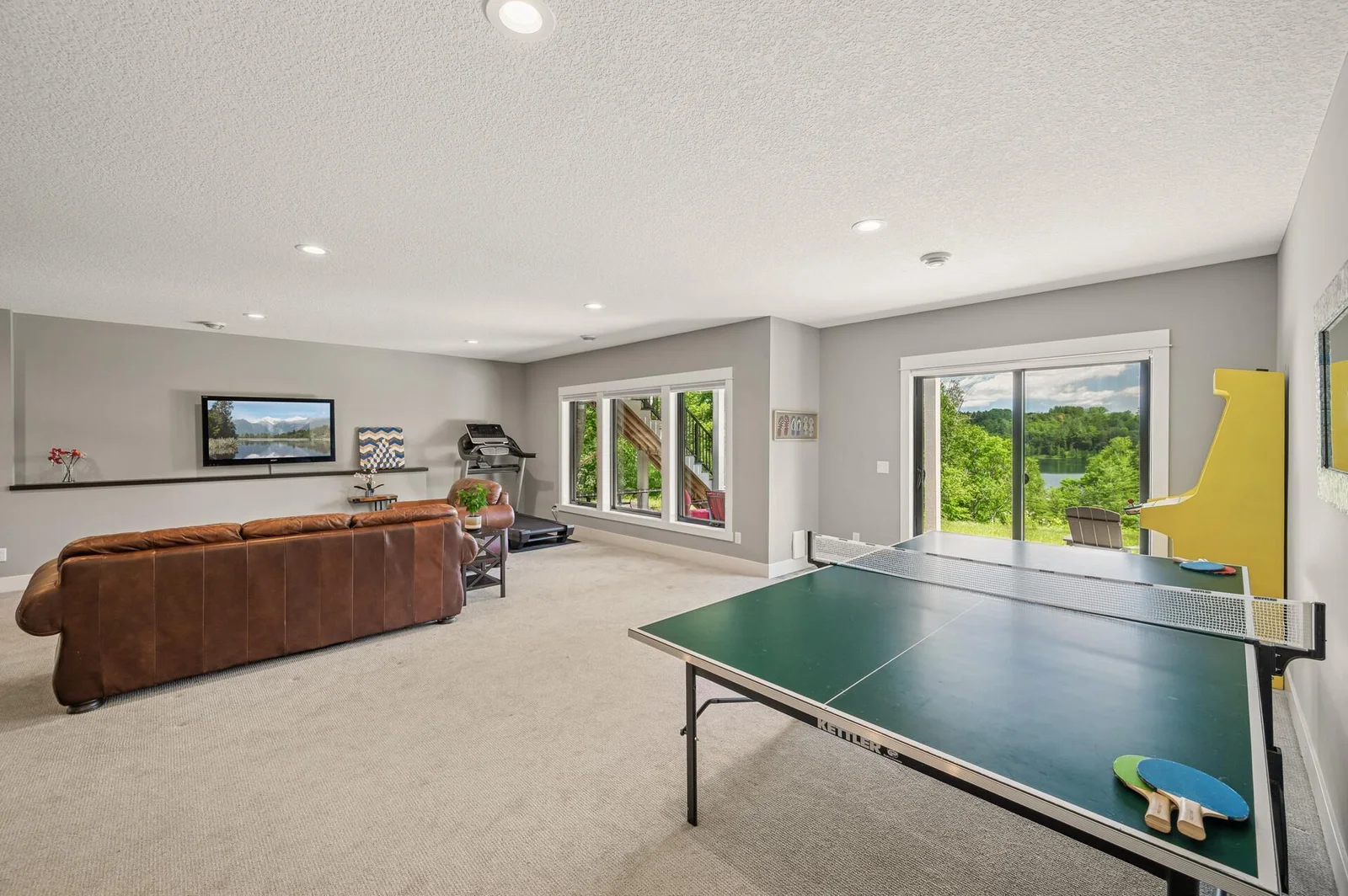9 foot ceilings and lake views