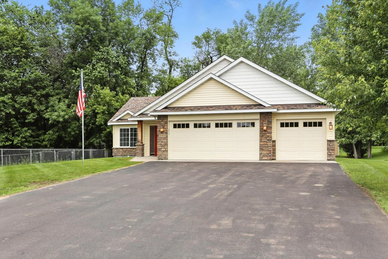 Photo 1 of 1001 Bellaire