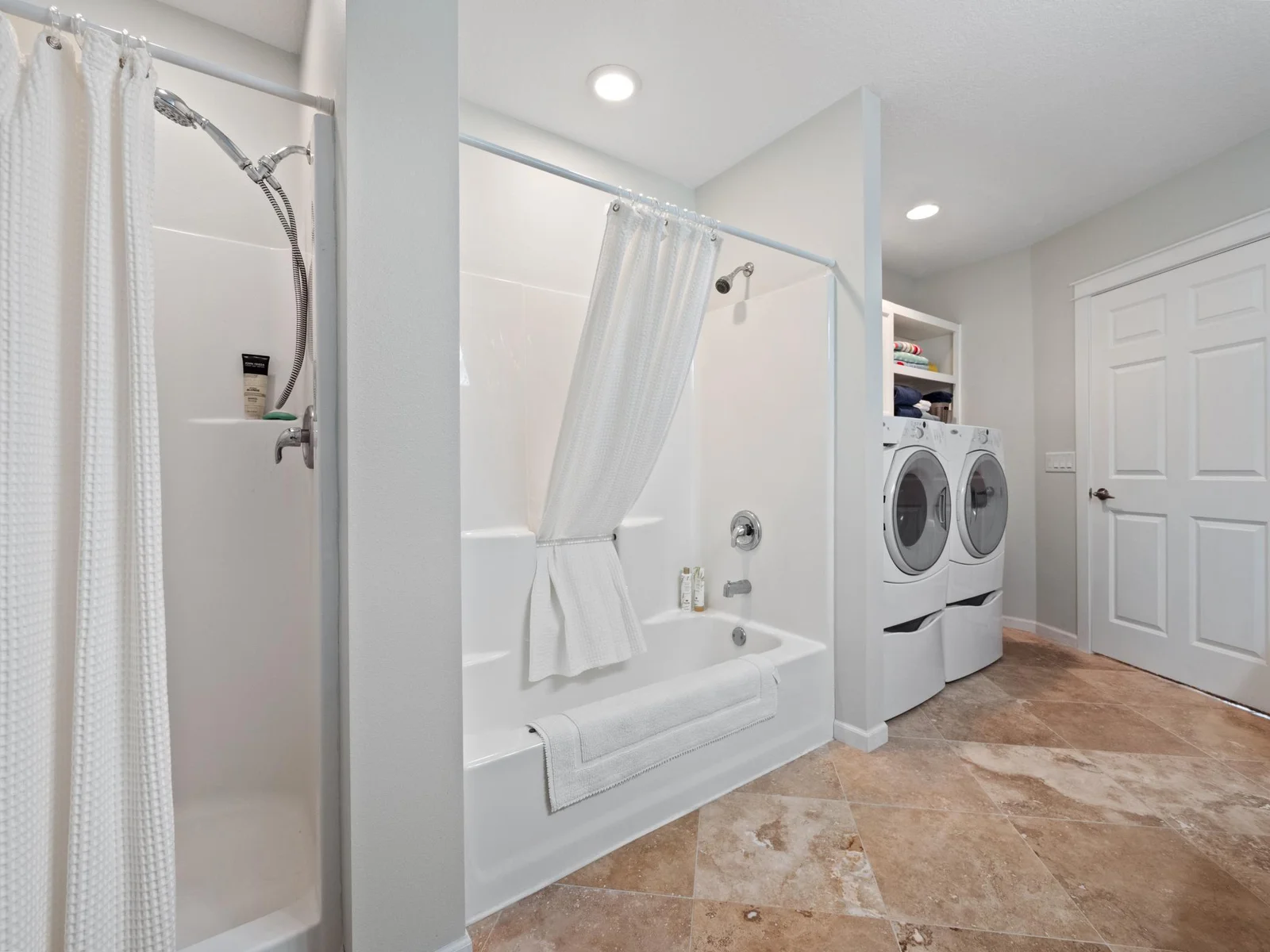 Shower/ Tub