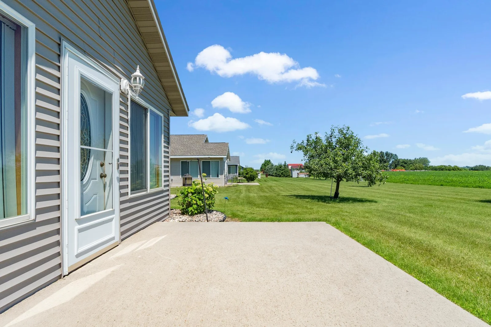 114 8th St S-Concrete Patio