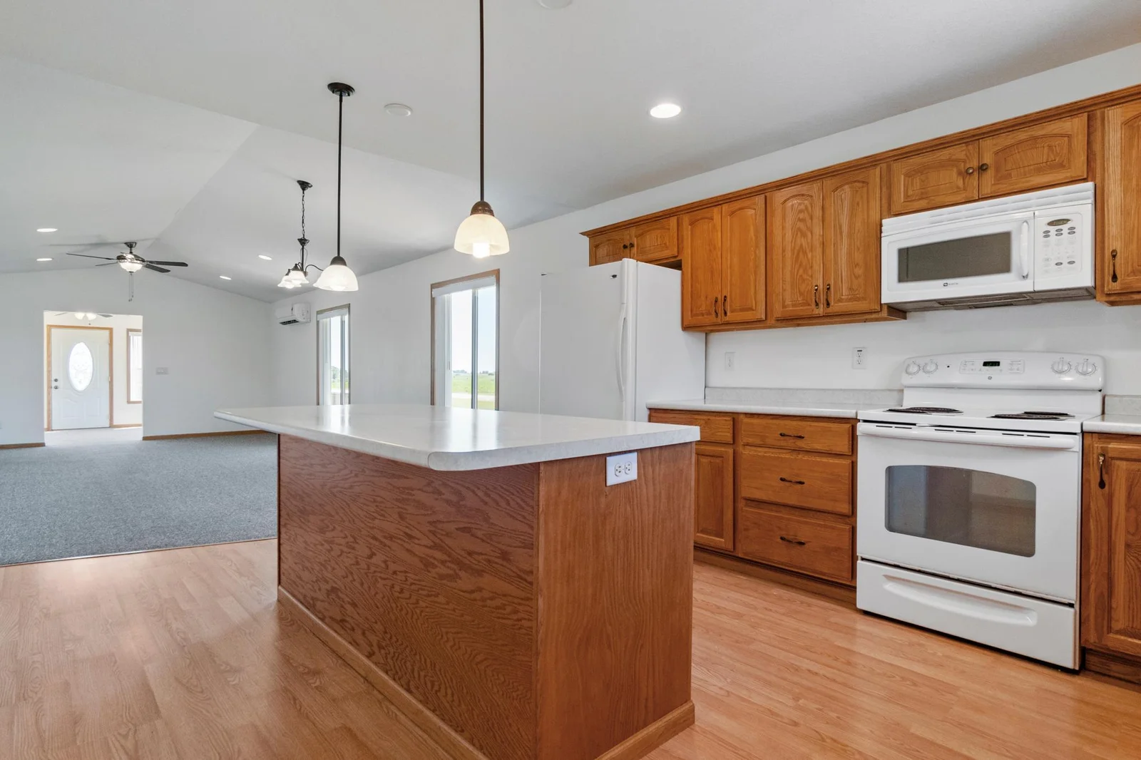 114 8th St S-Clean as a whistle