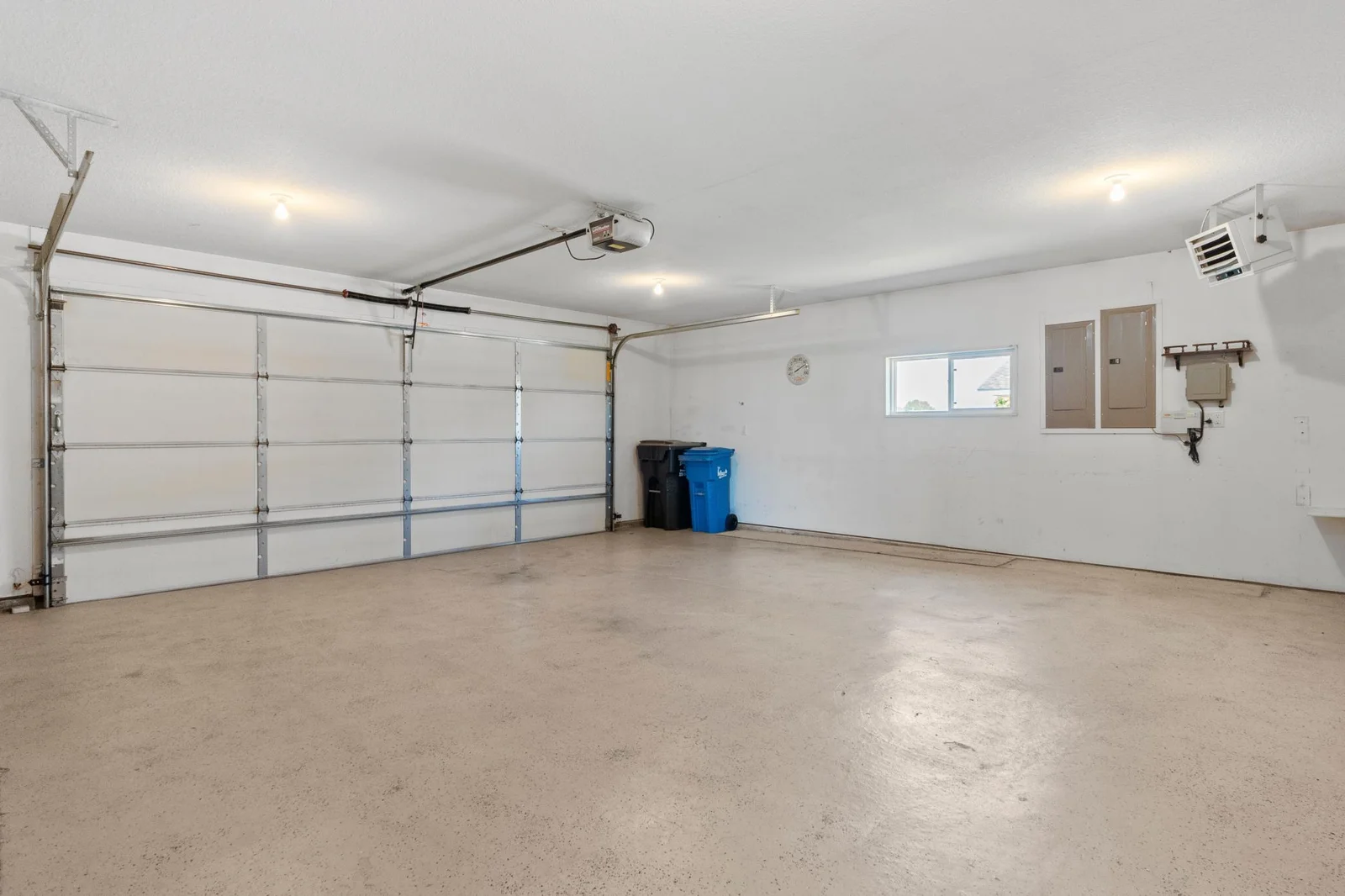 114 8th St S-Epoxy garage floor