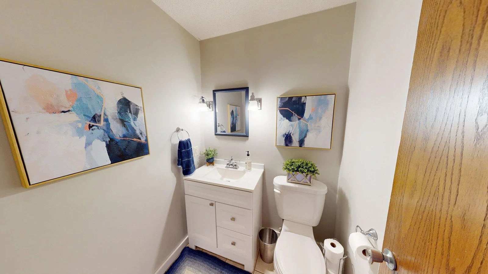 Main Floor 1/2 Bath