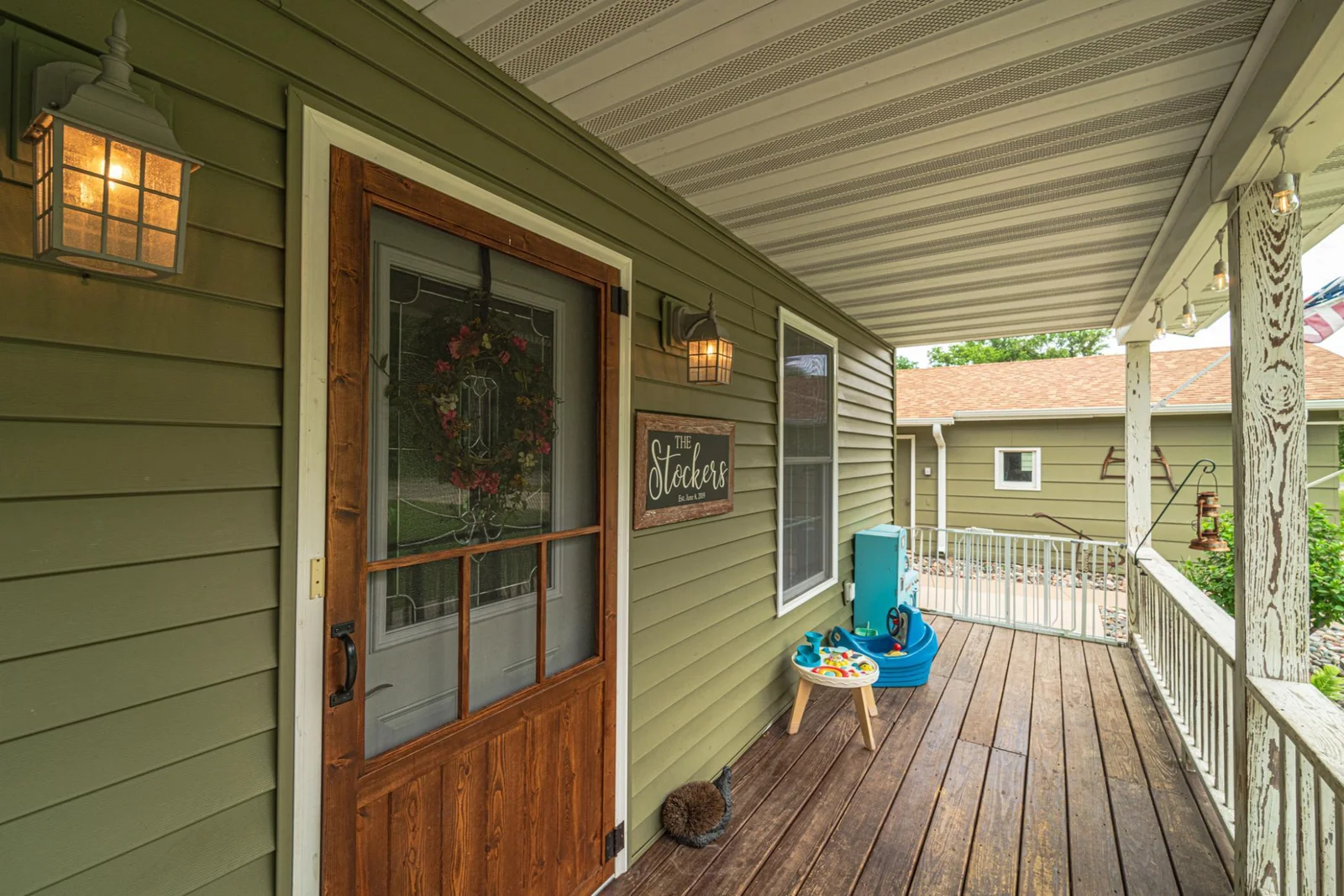 24-Front Porch.jpg