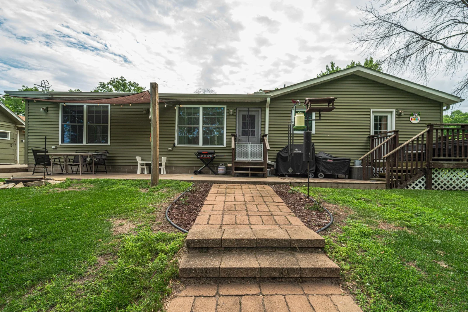 09-Exterior Back.jpg