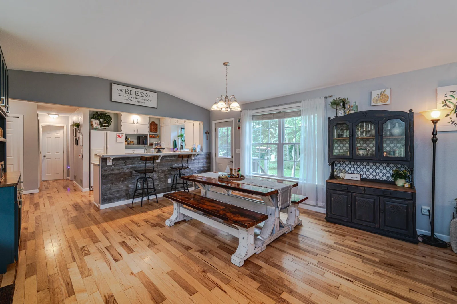 29-Dining Area.jpg