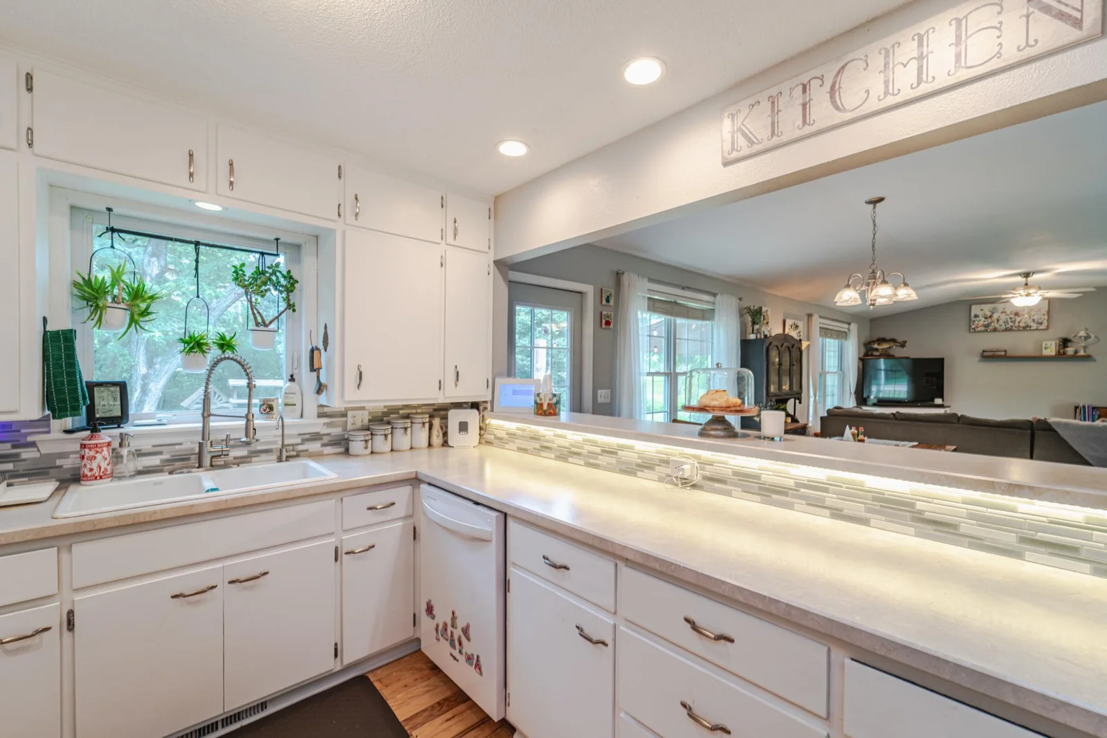 33-Kitchen.jpg