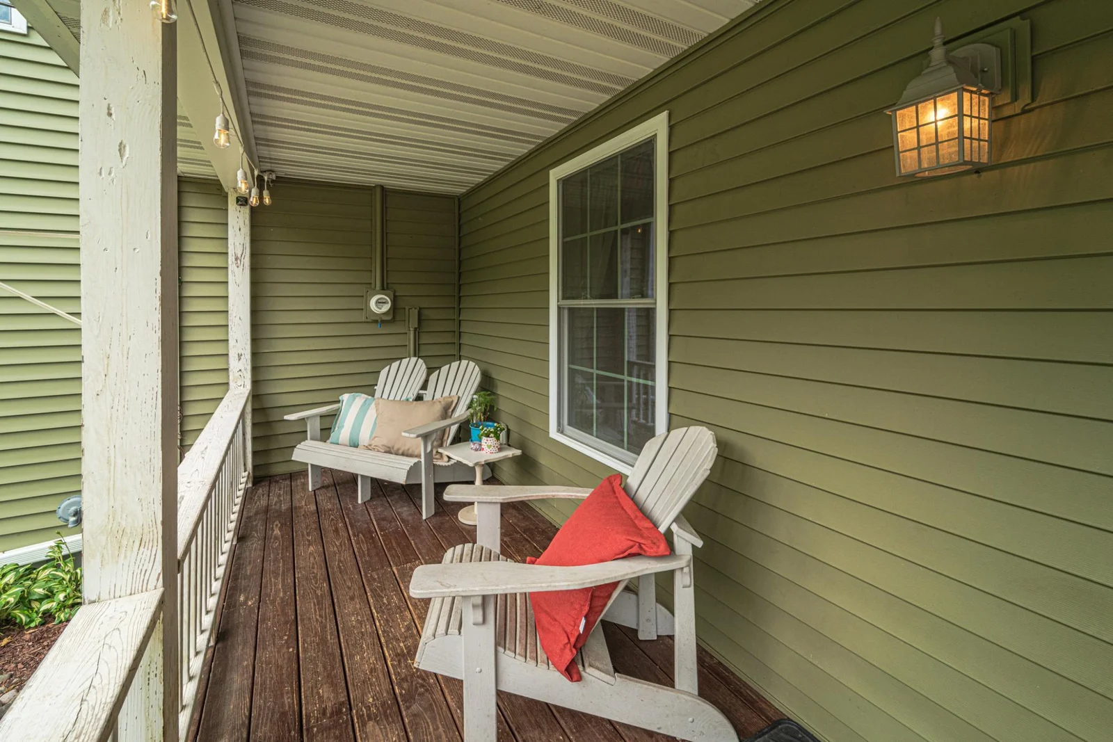 23-Front Porch.jpg