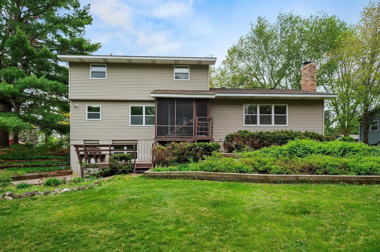 Plenty of places to entertain in this back yard!
