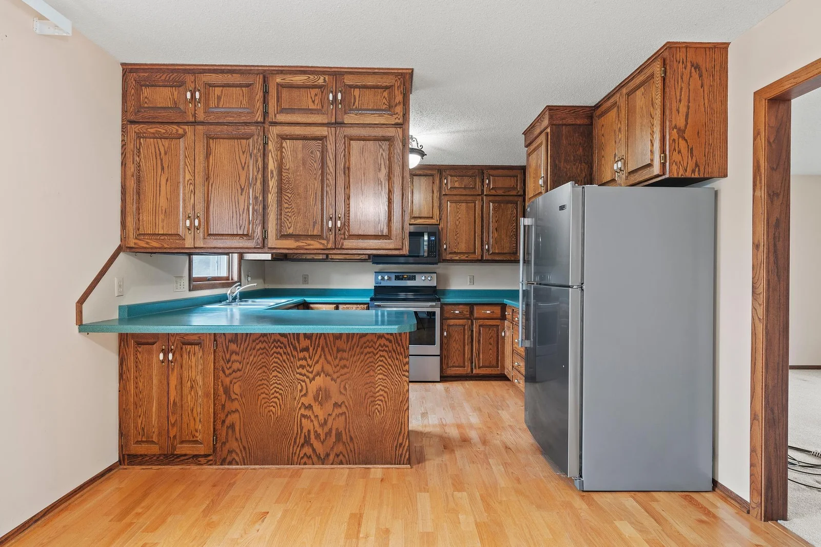 Tons of storage options in this kitchen!