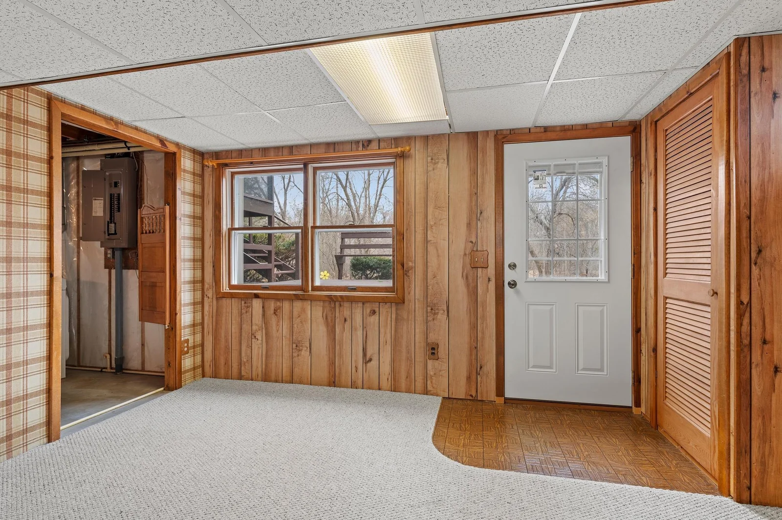 No carpet by the door - these sellers thought of everything!
