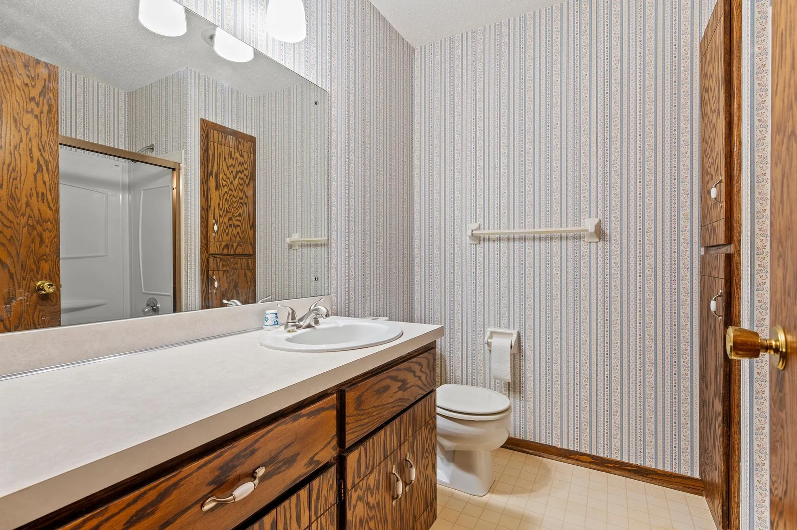 Full Bathroom