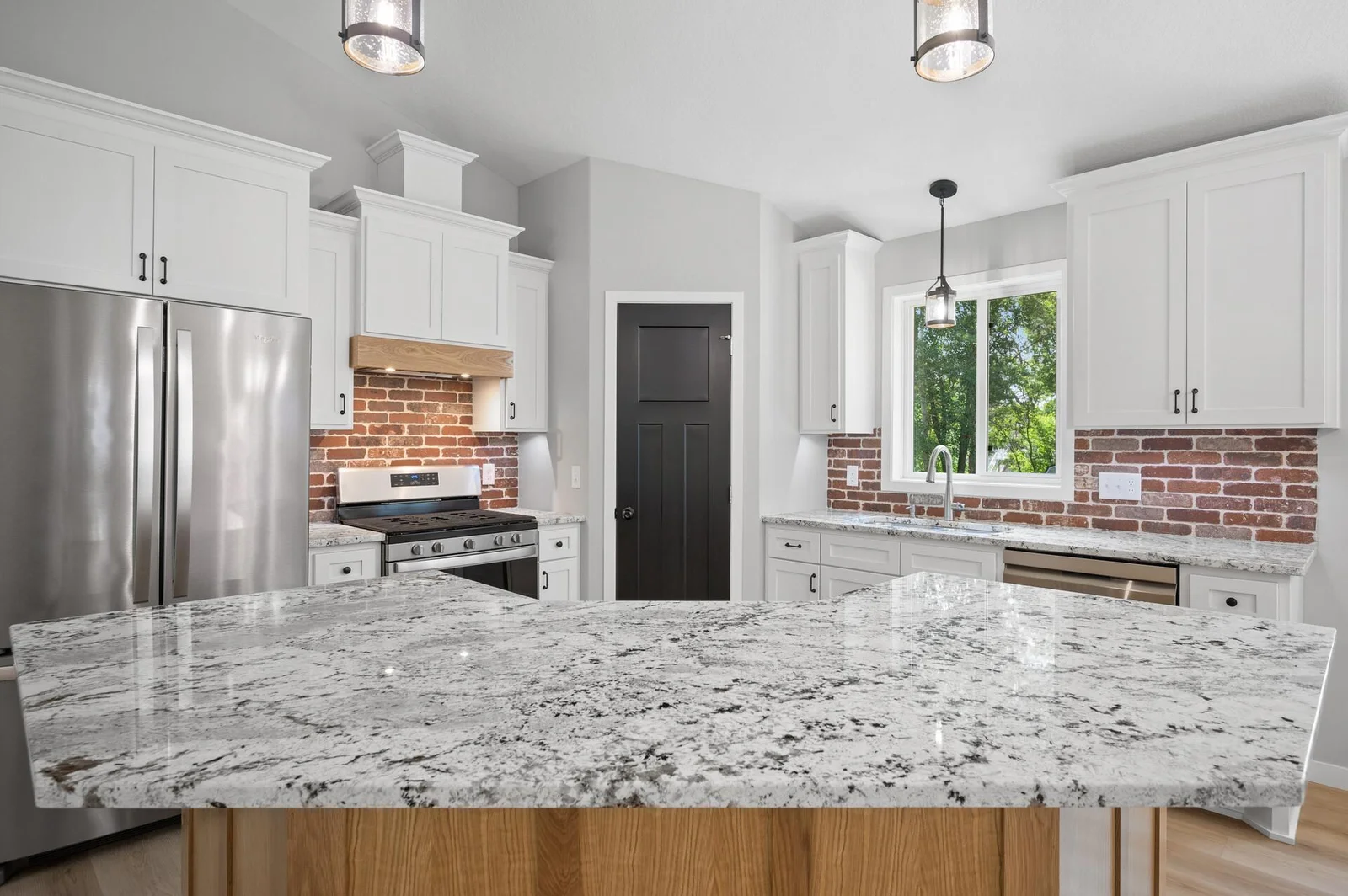 Beautiful Granite Kitchen !