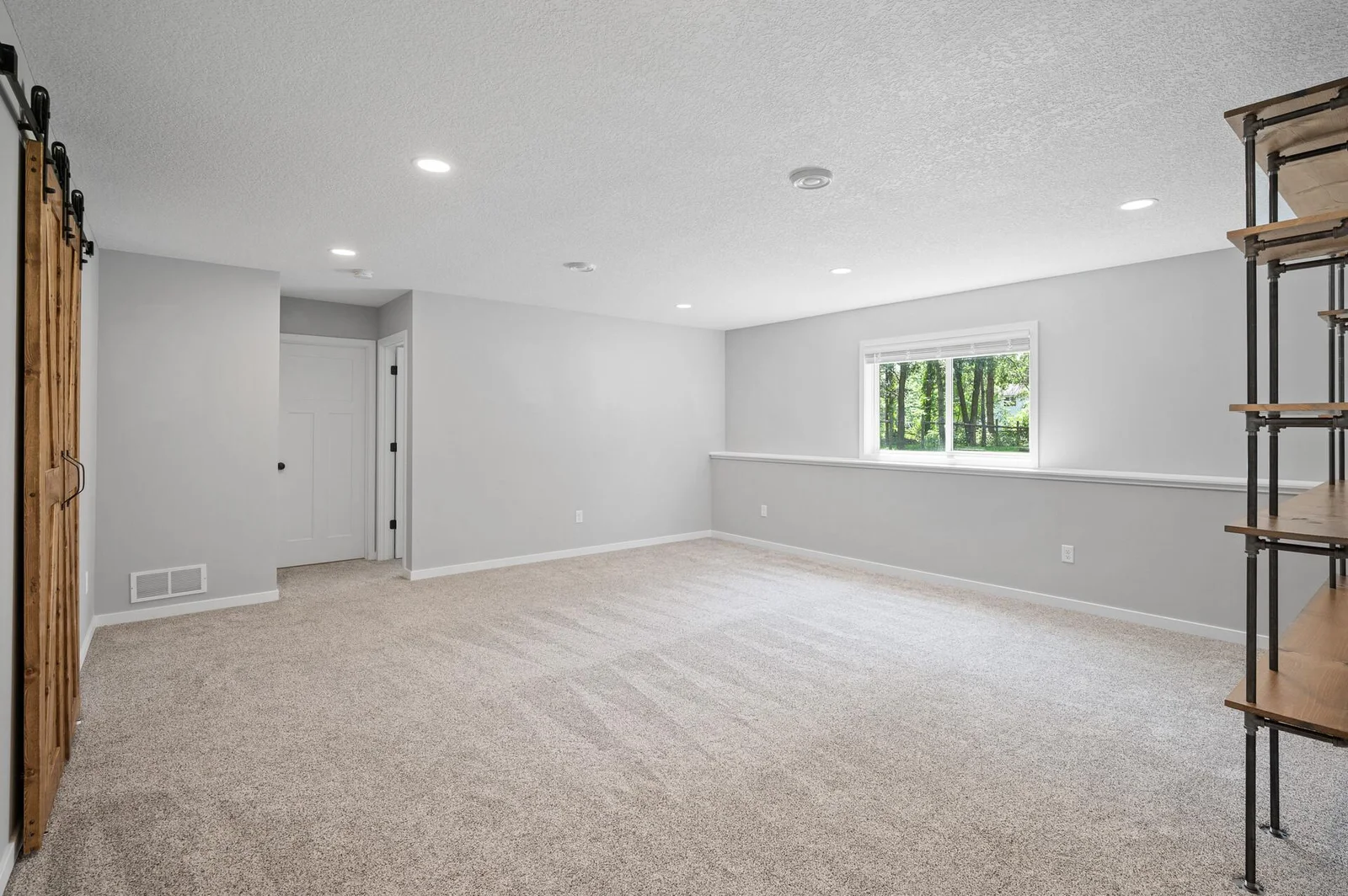 Family room w/Lookout windows for lots of natural southern exposure.