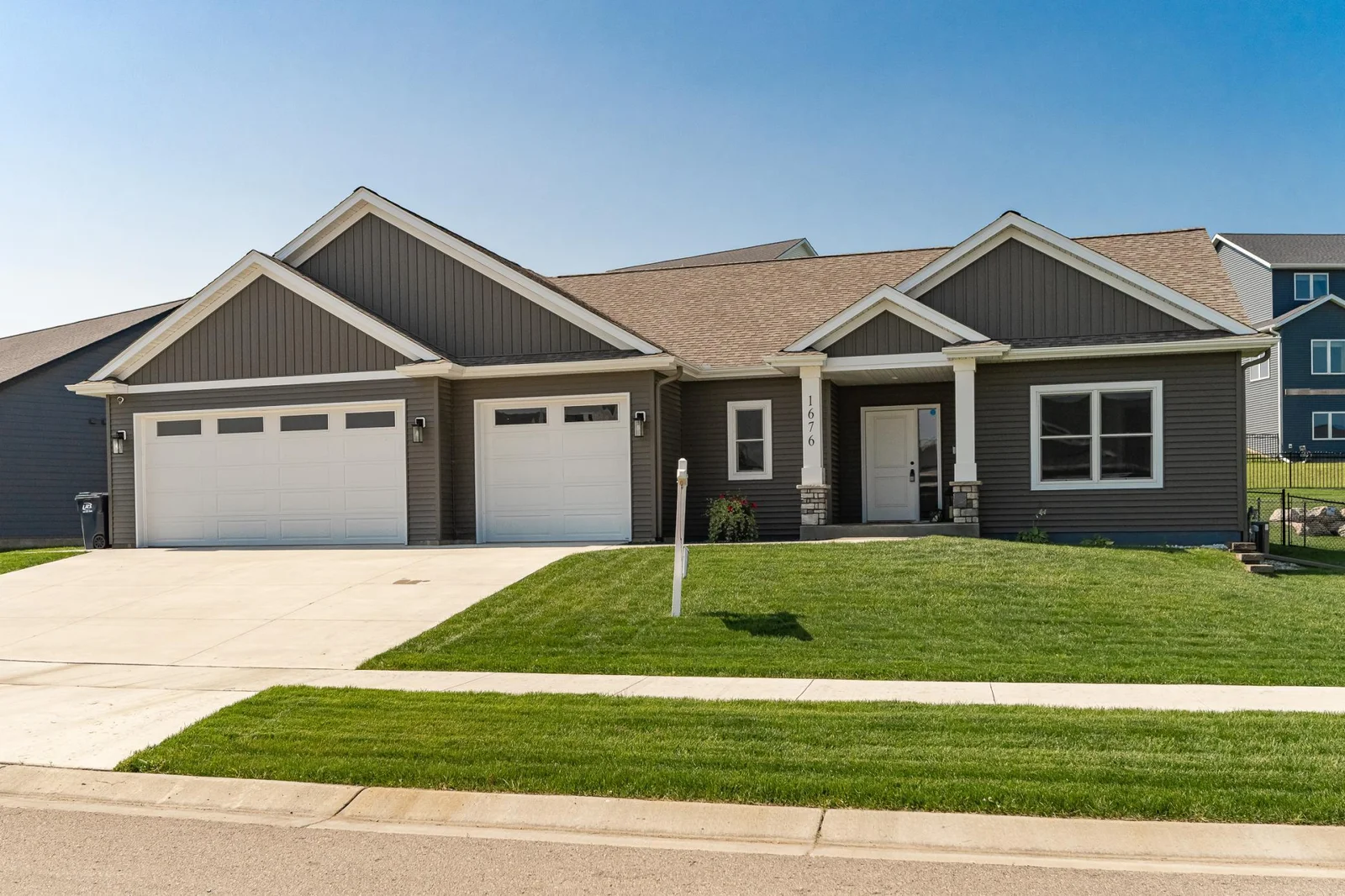 1676 Brandt Dr NE.jpg
