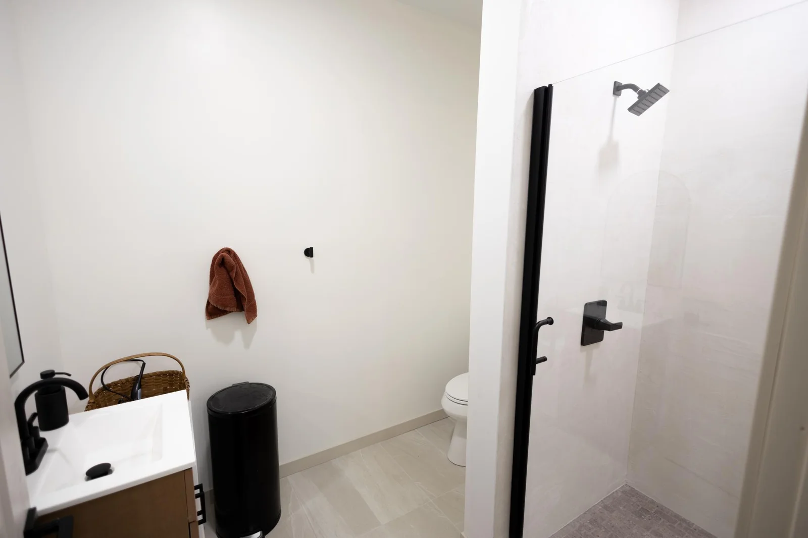 bathroom 3.jpg