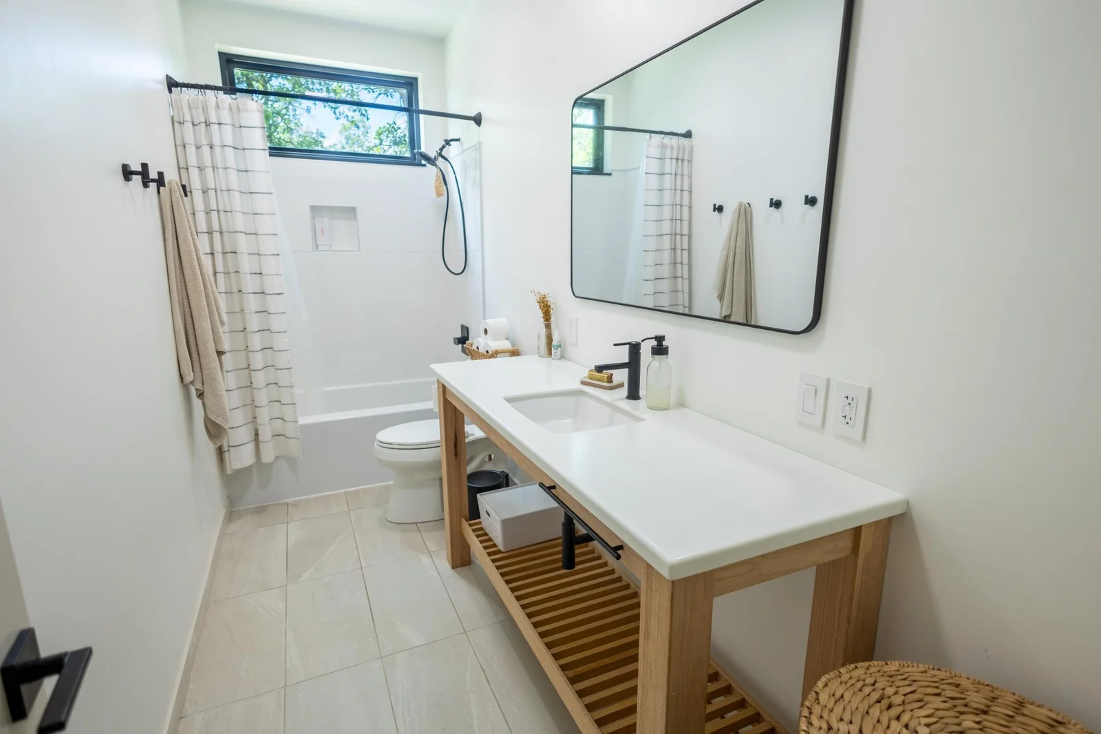 Bathroom 2.jpg