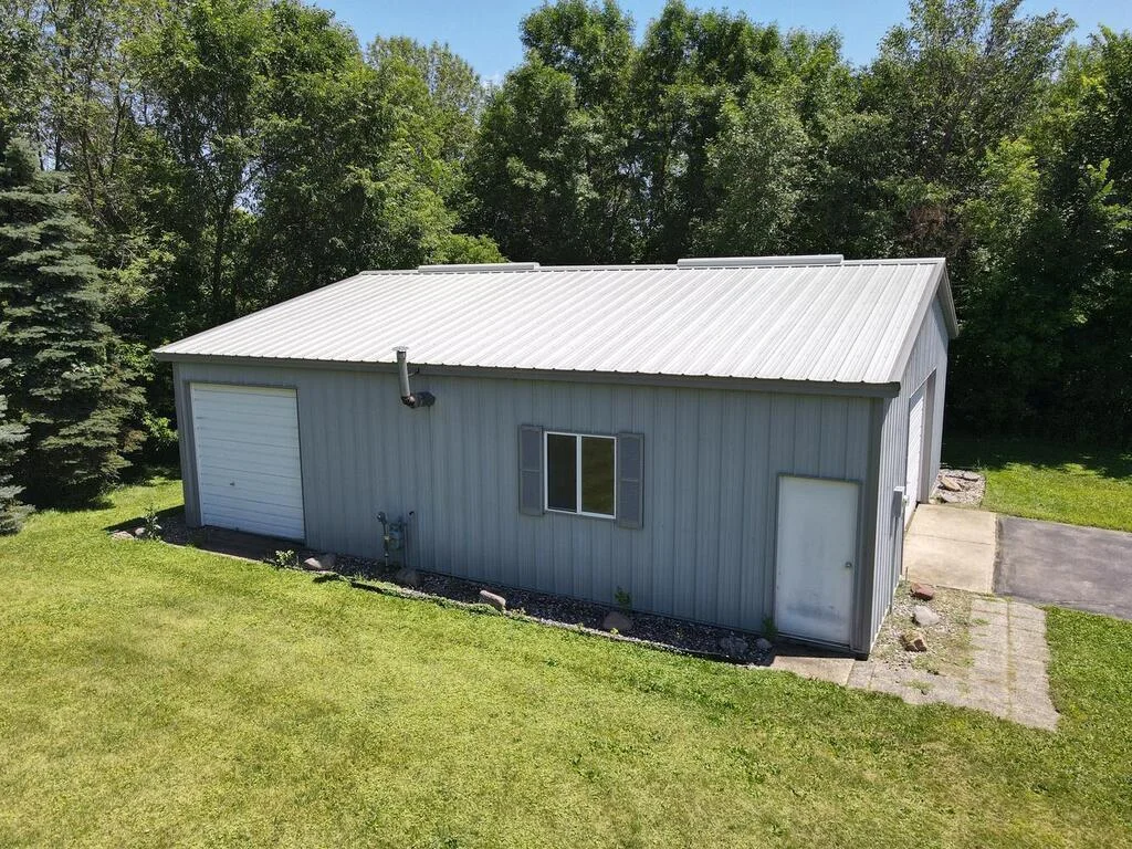 14780 Shields Lake Trail Faribault MN 55021 USA-013-007-012-MLS_Size.jpg