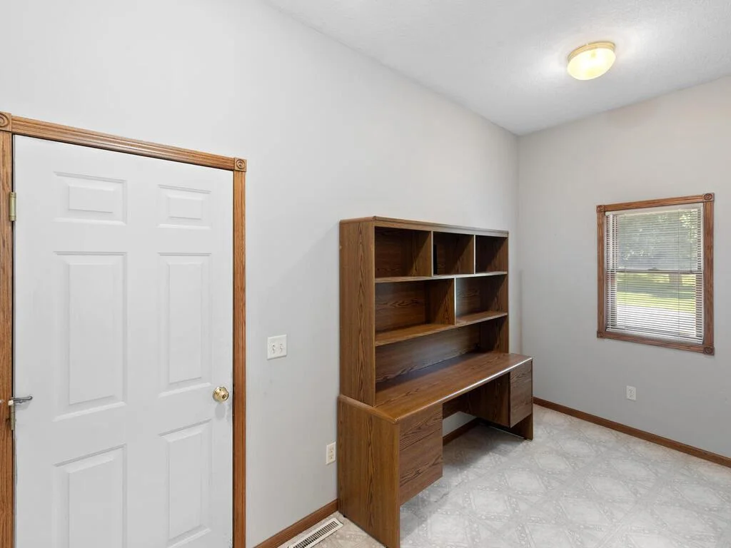 14780 Shields Lake Trail Faribault MN 55021 USA-016-035-015-MLS_Size.jpg