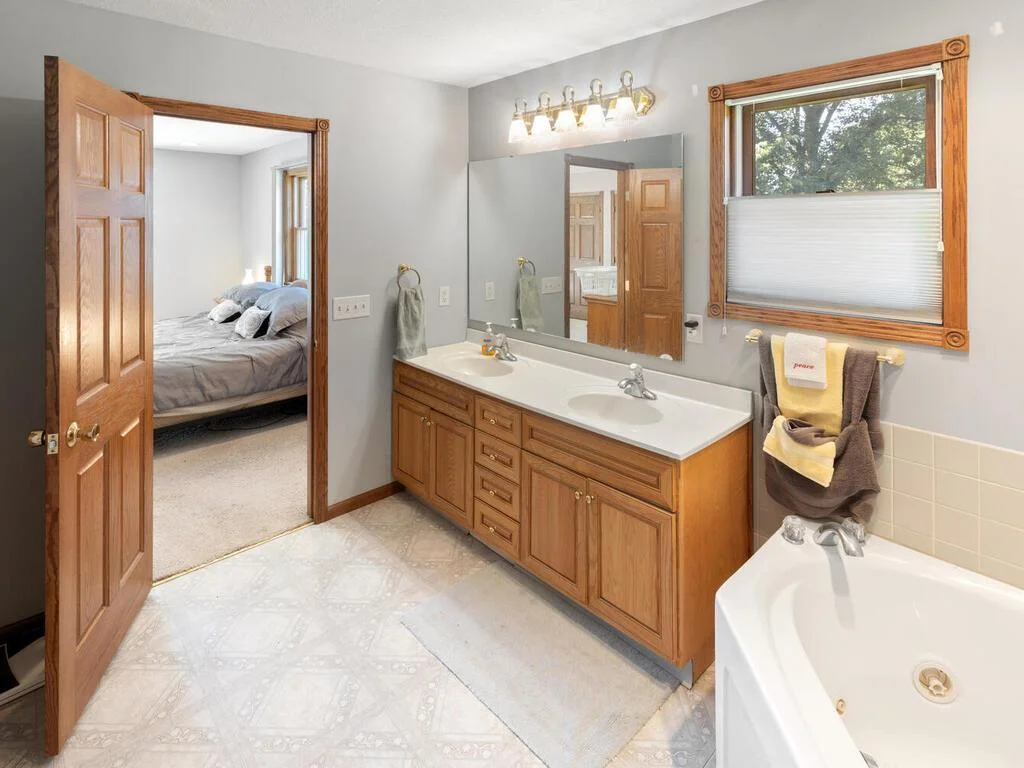 14780 Shields Lake Trail Faribault MN 55021 USA-041-054-040-MLS_Size.jpg