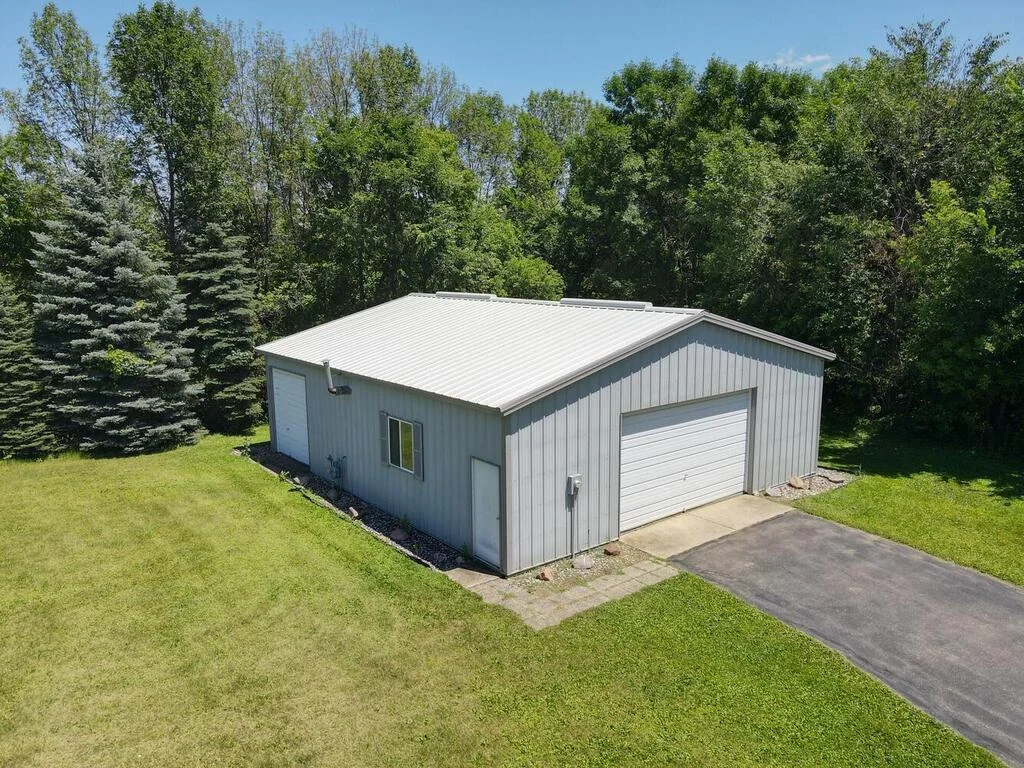 14780 Shields Lake Trail Faribault MN 55021 USA-012-004-011-MLS_Size.jpg
