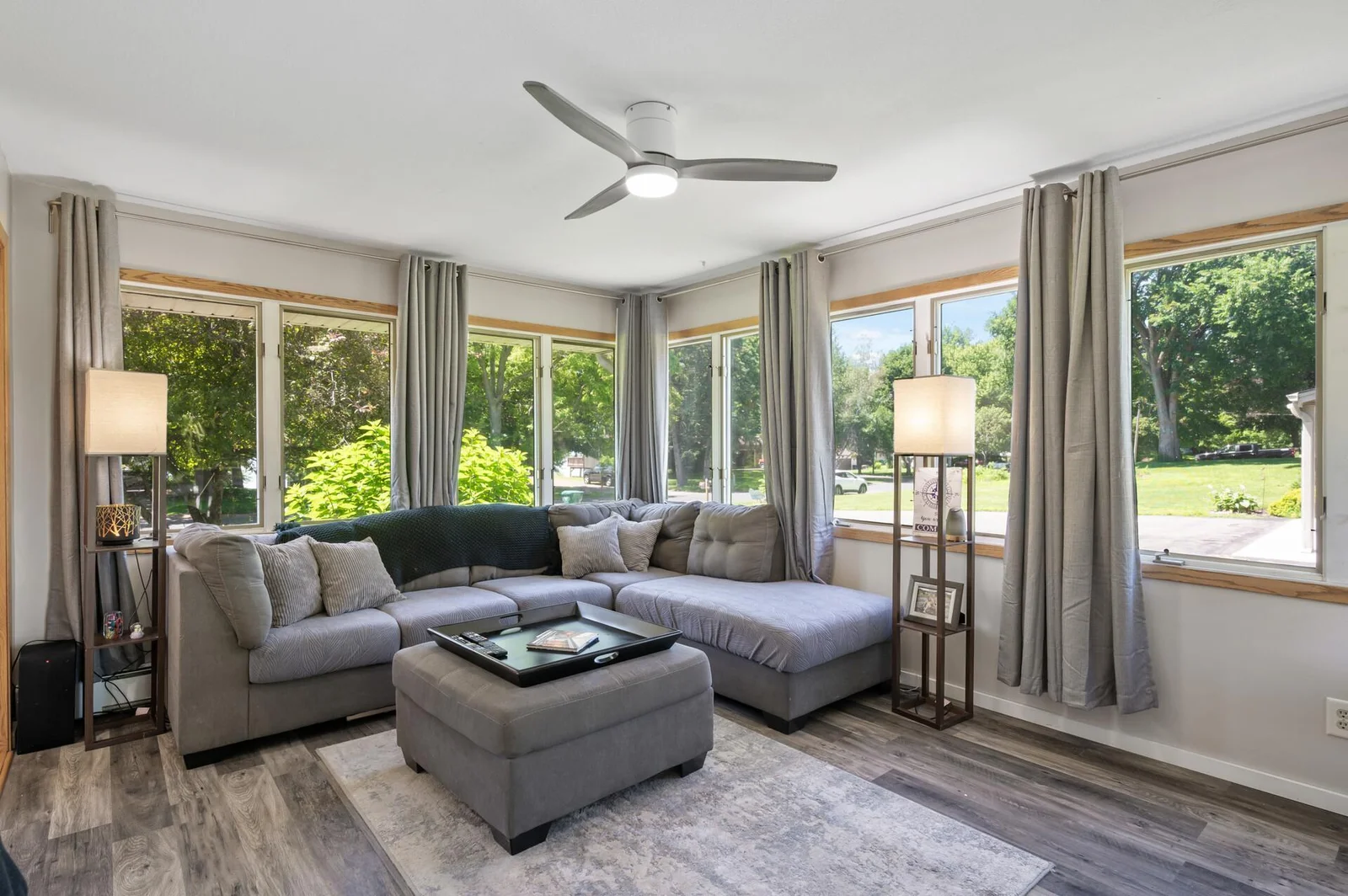 Plenty of space in this light and bright room