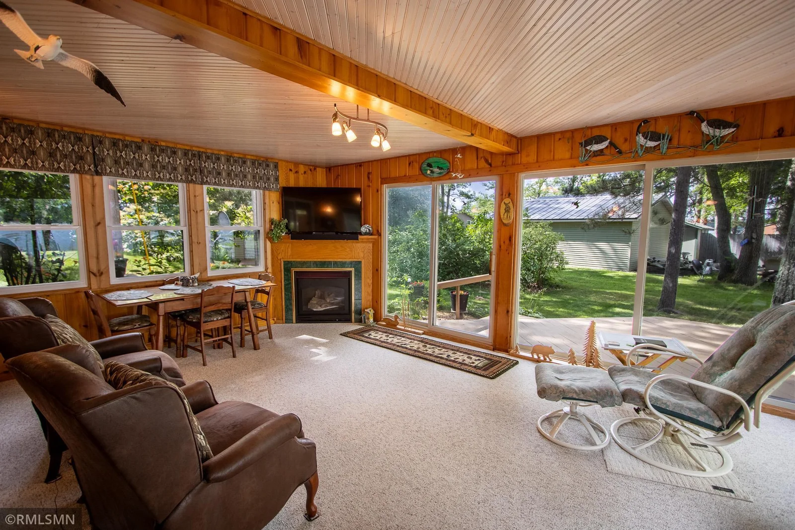 Here is another view of the panoramic view in the porch.