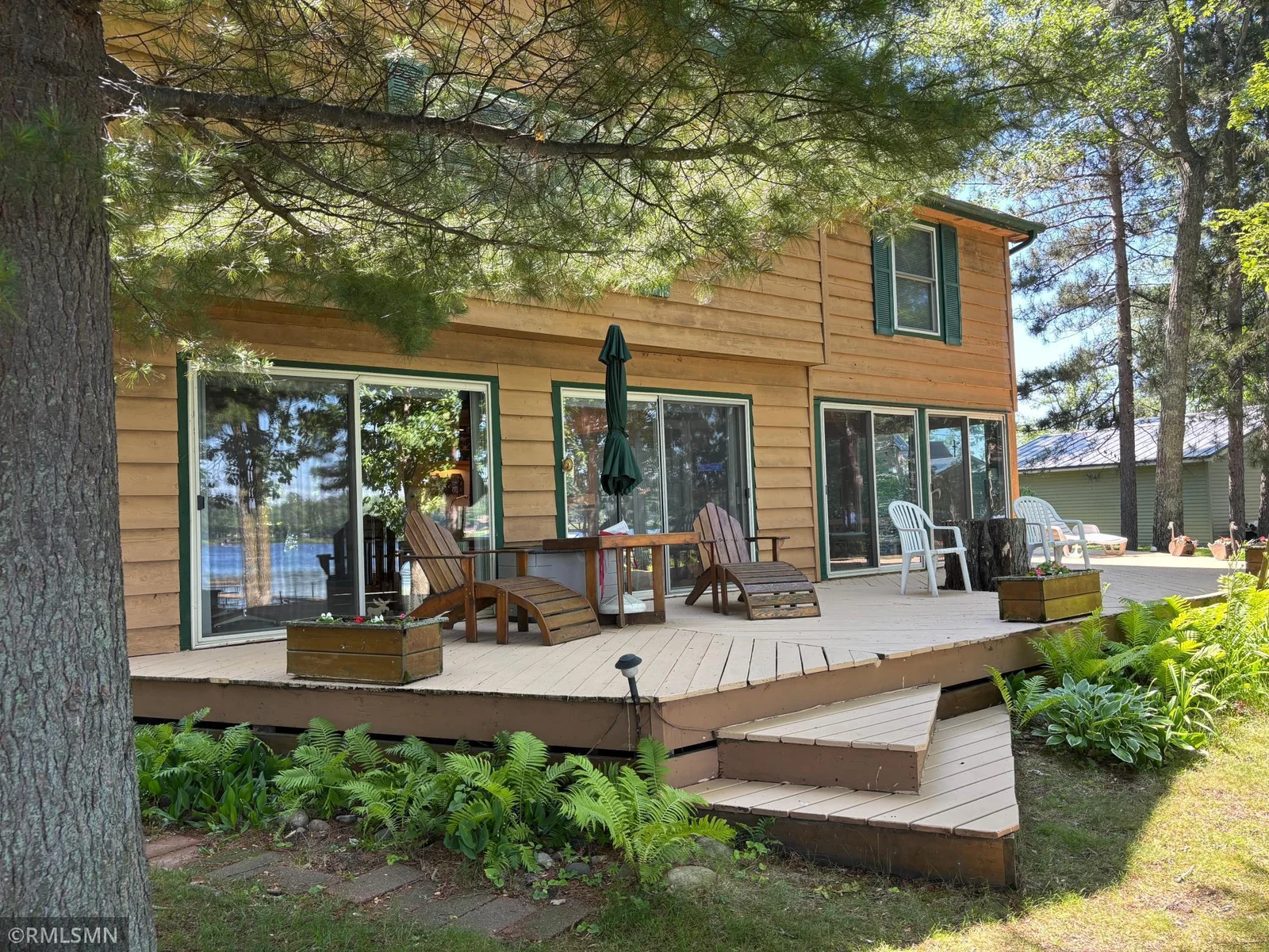 Another porch view.