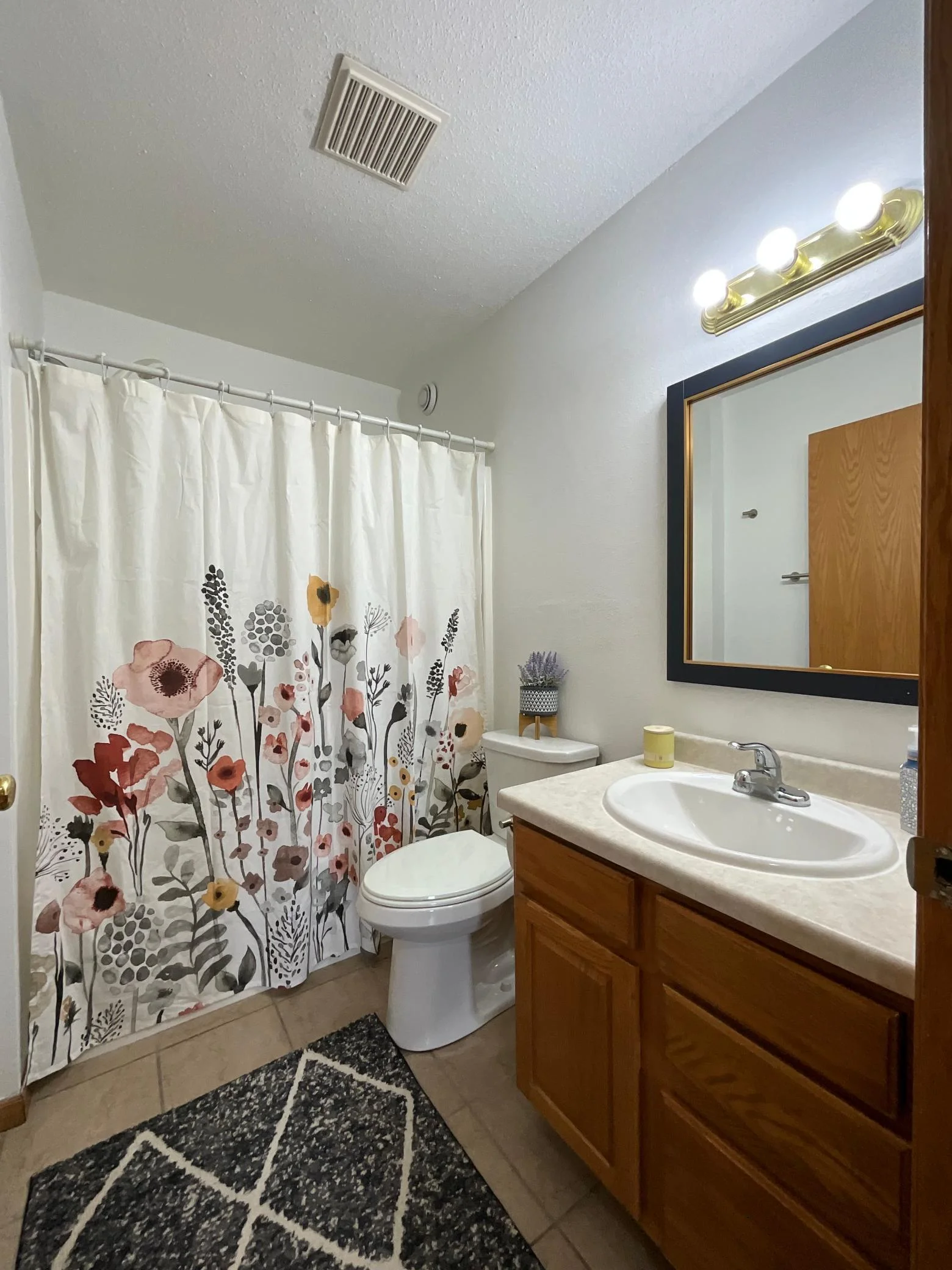 Full Upper Level Bathroom.jpg