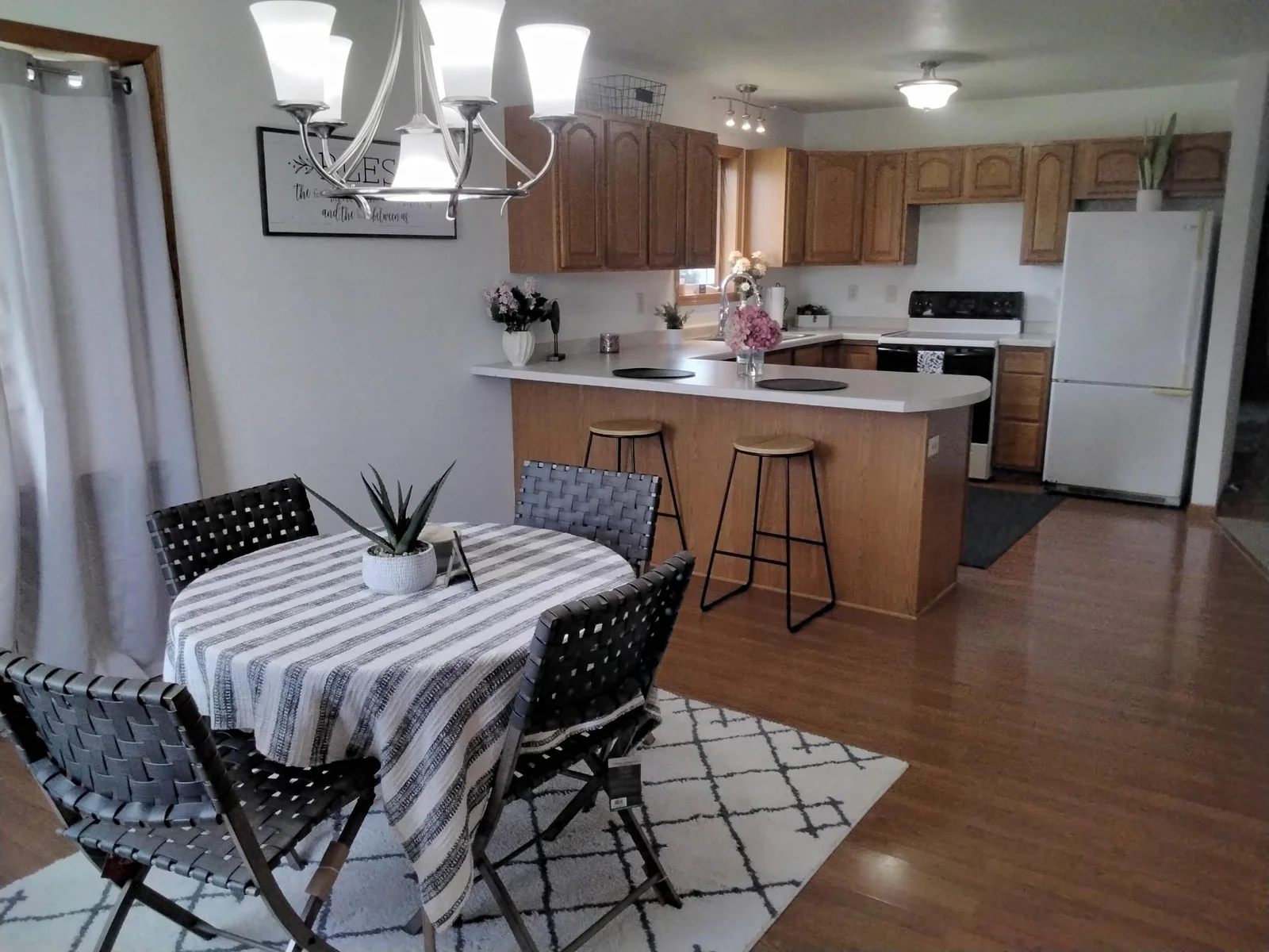 Dinning: Kitchen .jpg