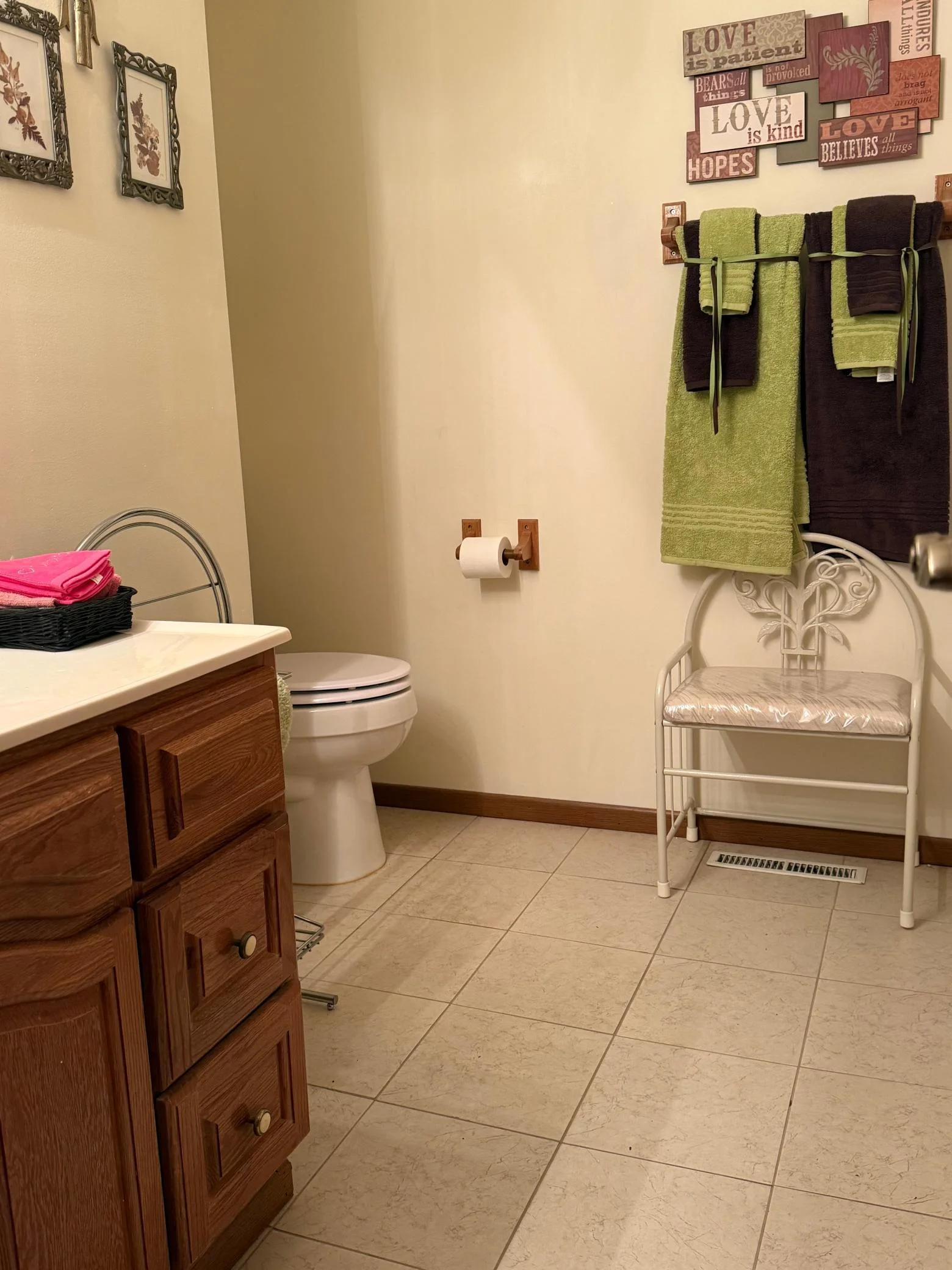 Upper Full Bathroom