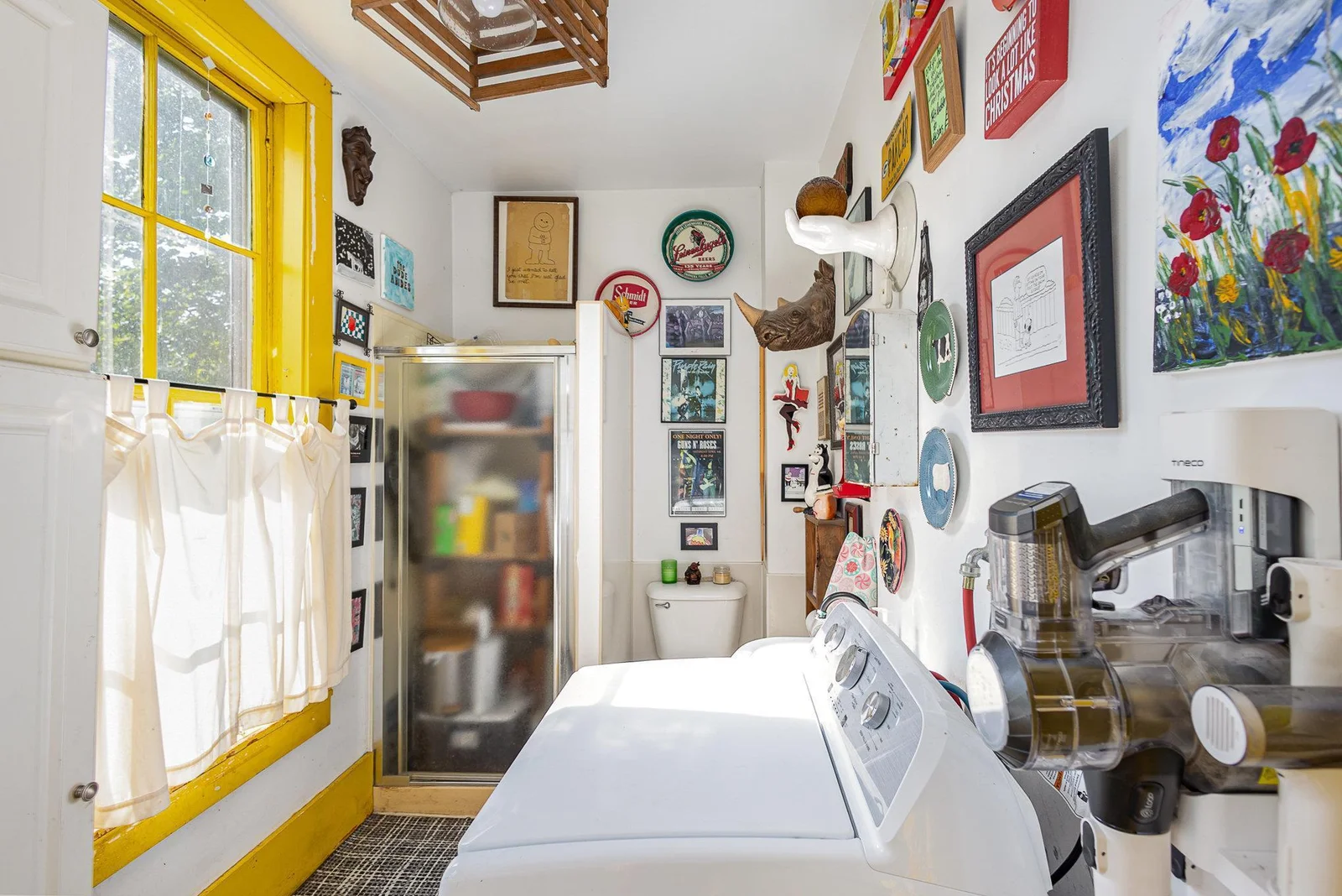 Lower Bathroom/Laundry