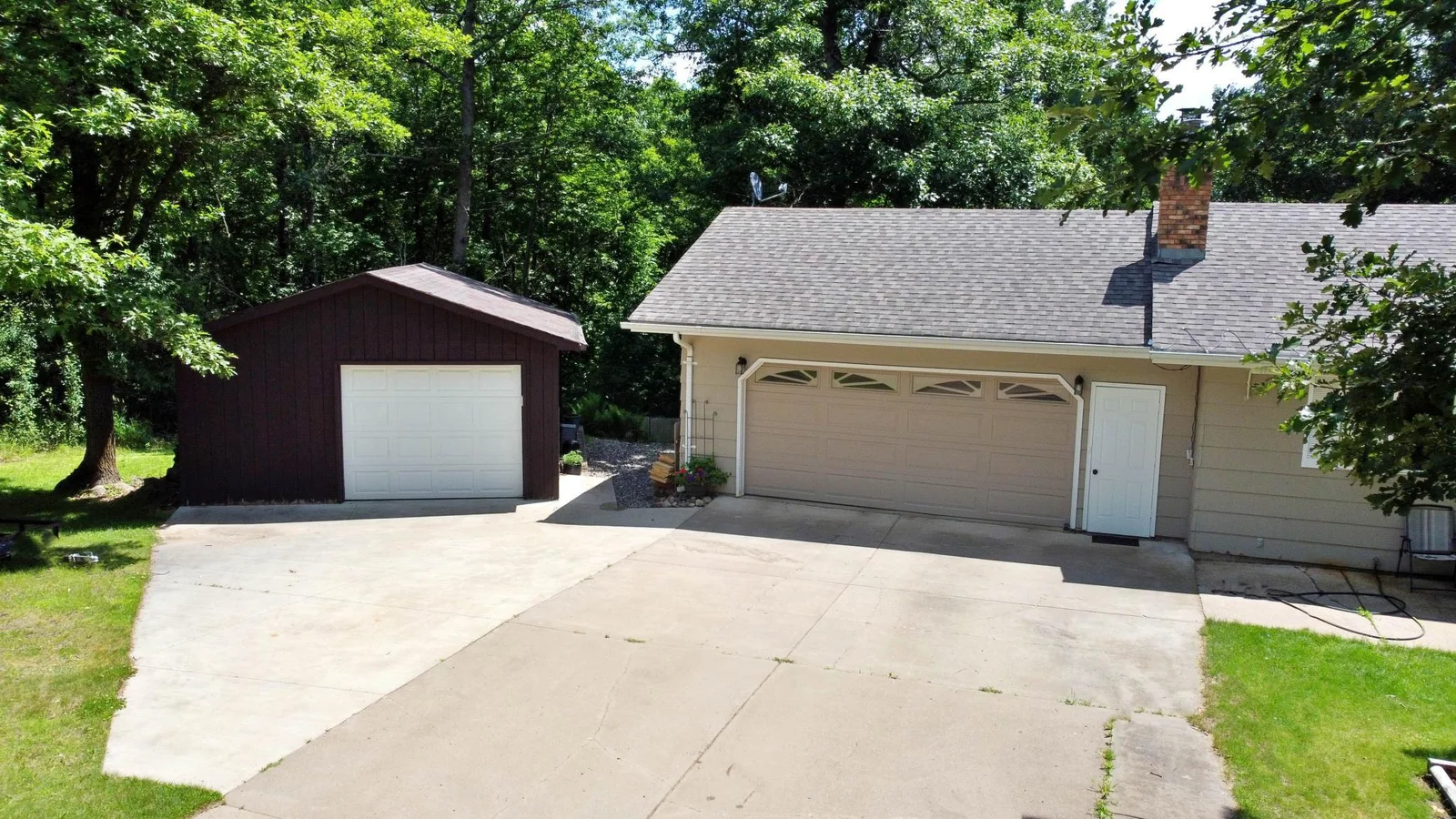 Garages 22x18 detached and 2-car attached.jpg