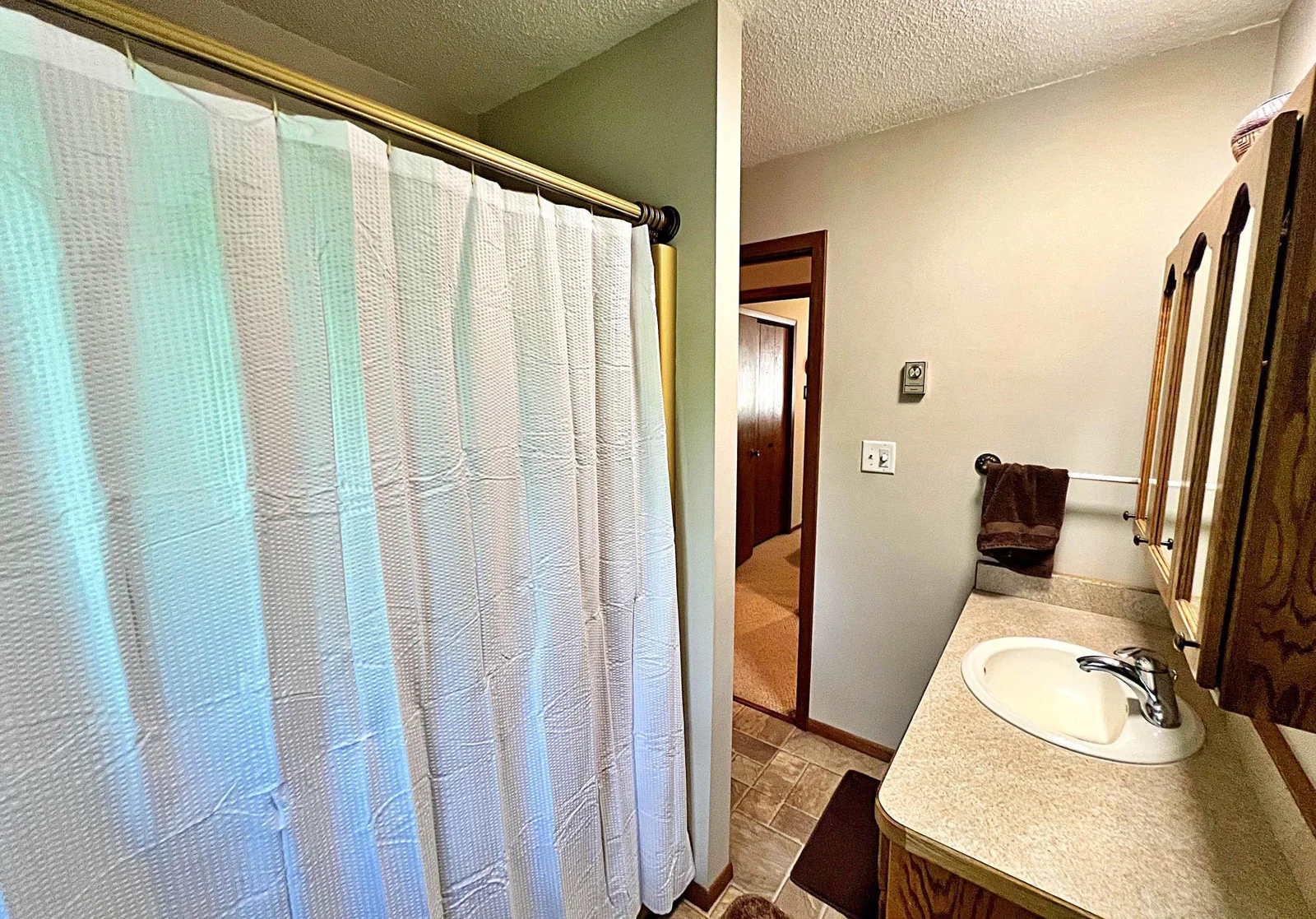 Full Bathroom main level 1.2.jpg