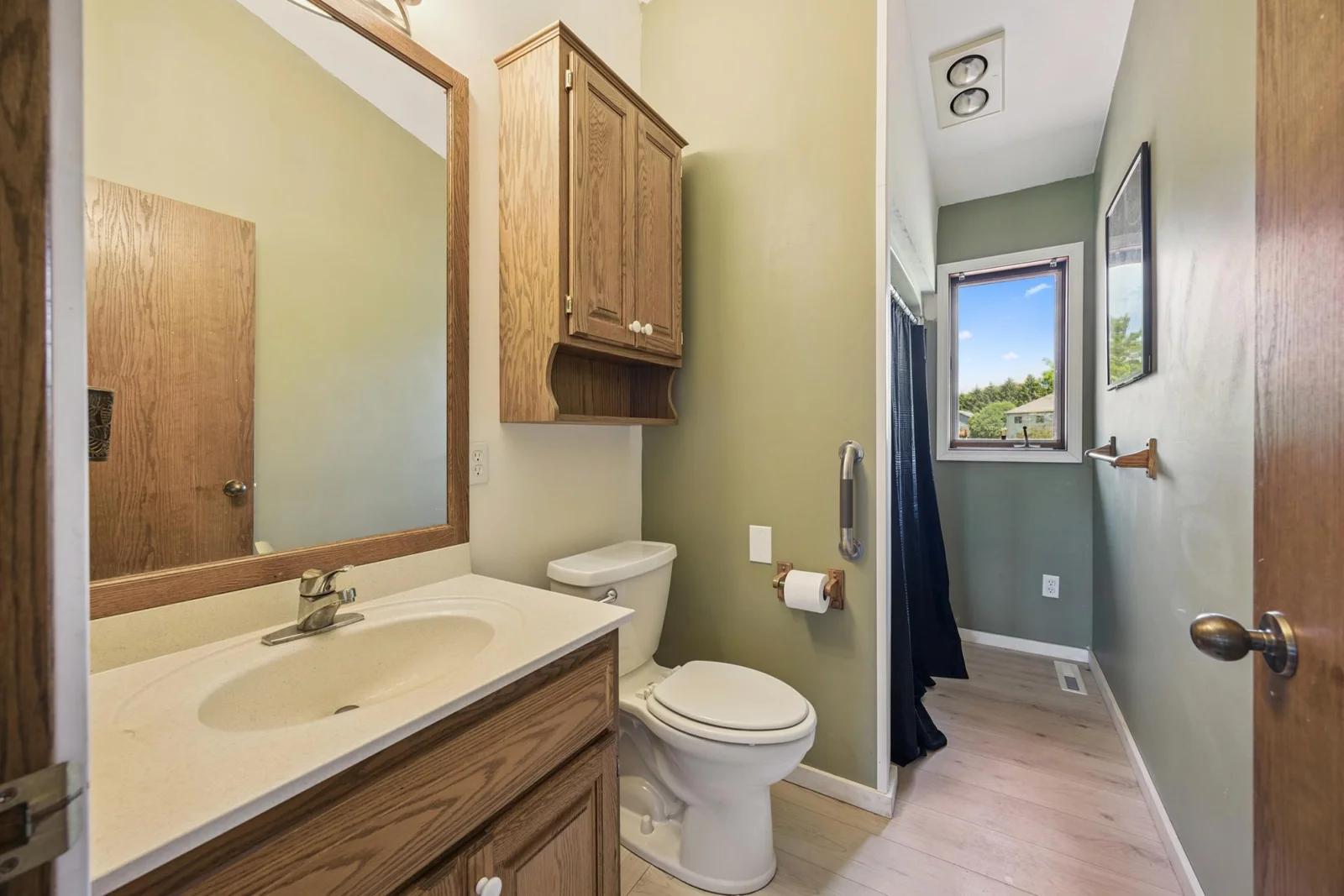 Full bathroom on main level