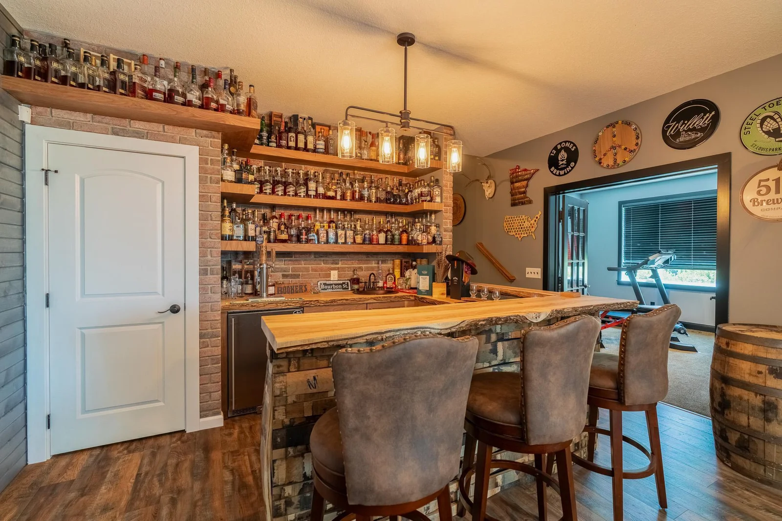 Custom Bar
