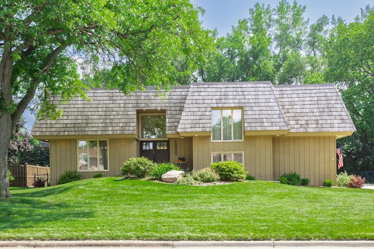 1050 Overlook Road, Mendota Heights