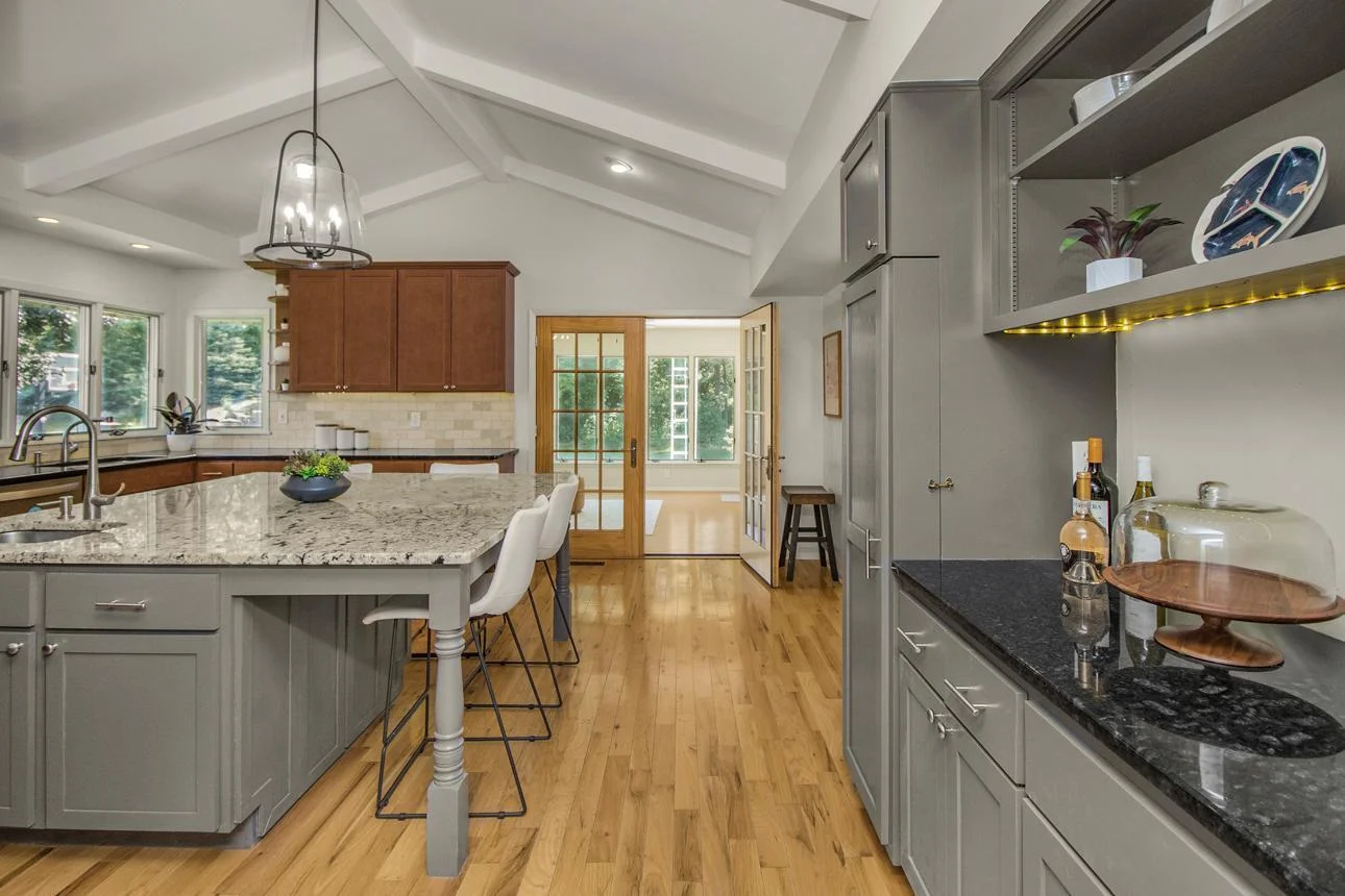 Kitchen 2.jpg