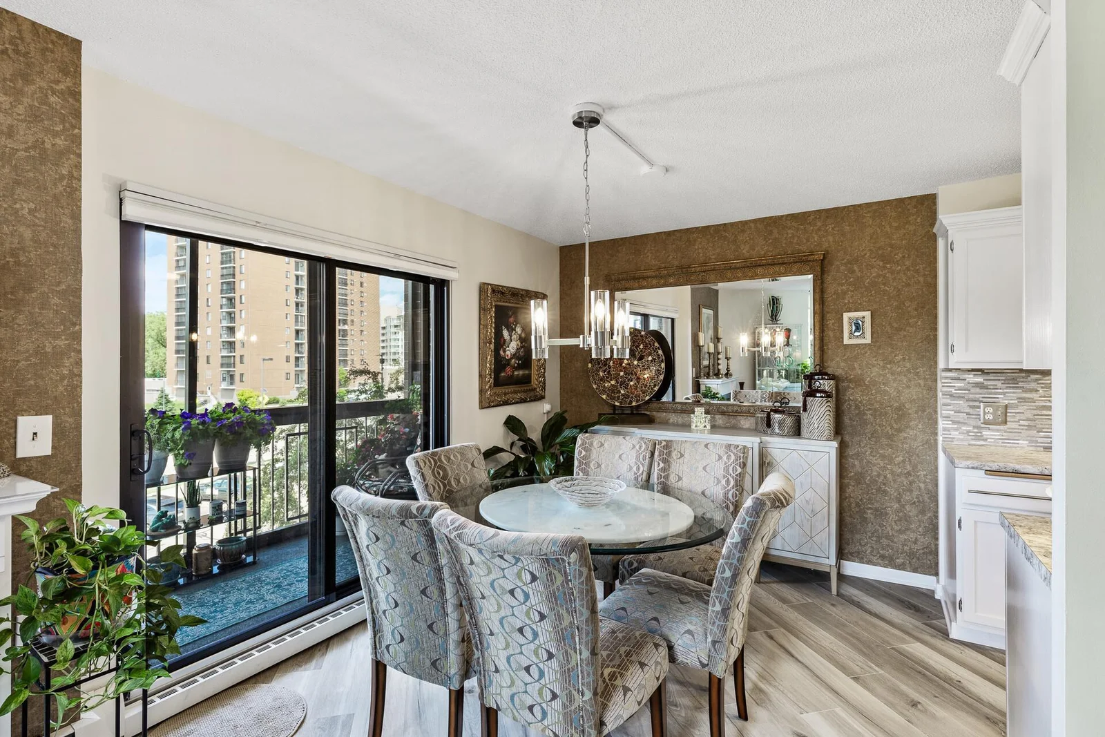 Dining area walks out to the screened balcony