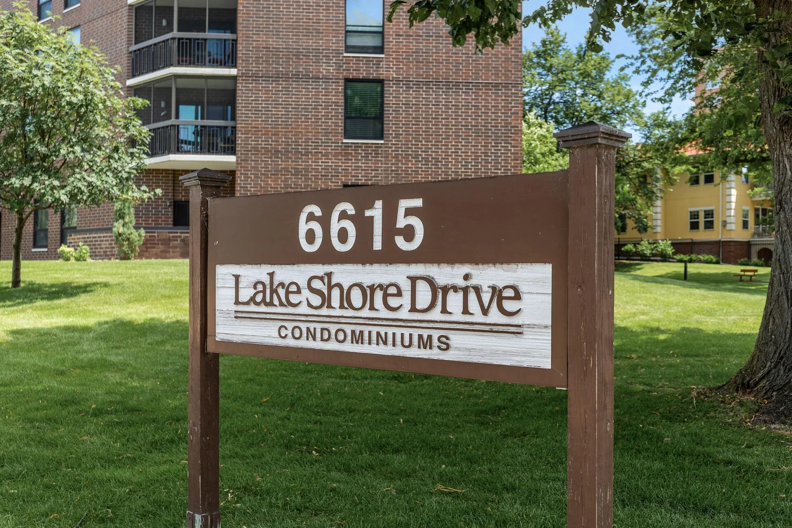 Dynamite condo building loaded with shared amenities!