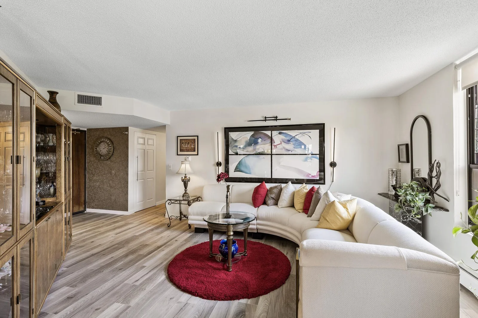 Spacious living room