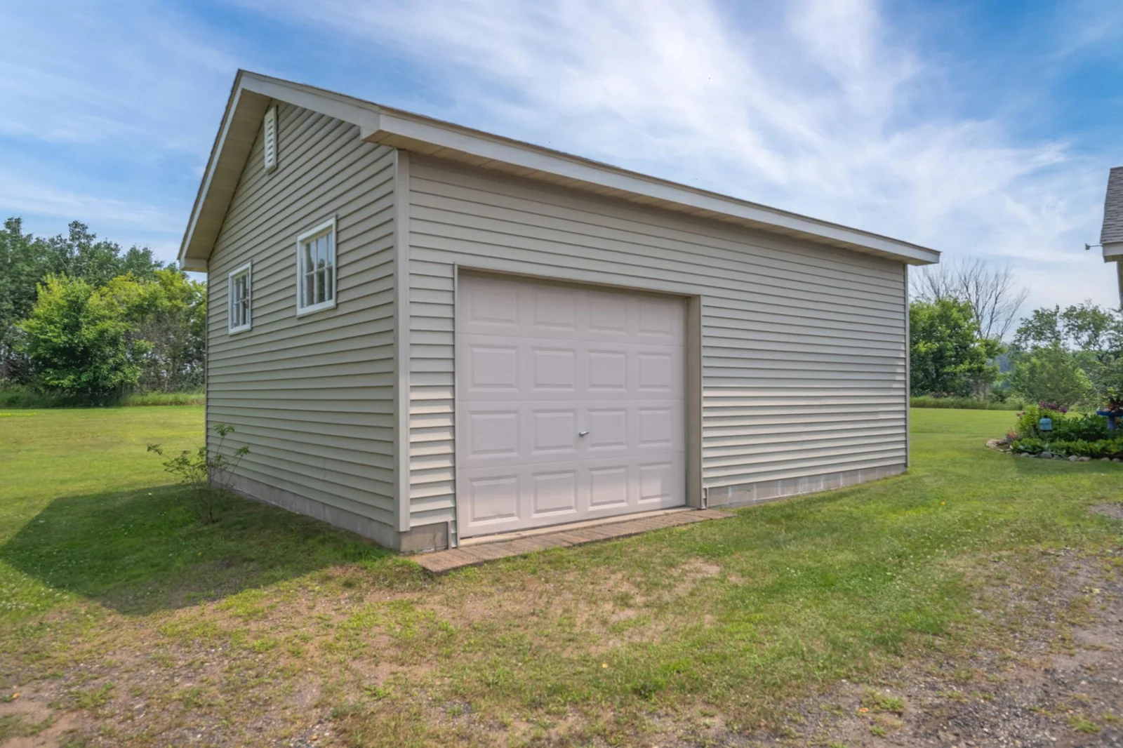 Extra detached garage/shed